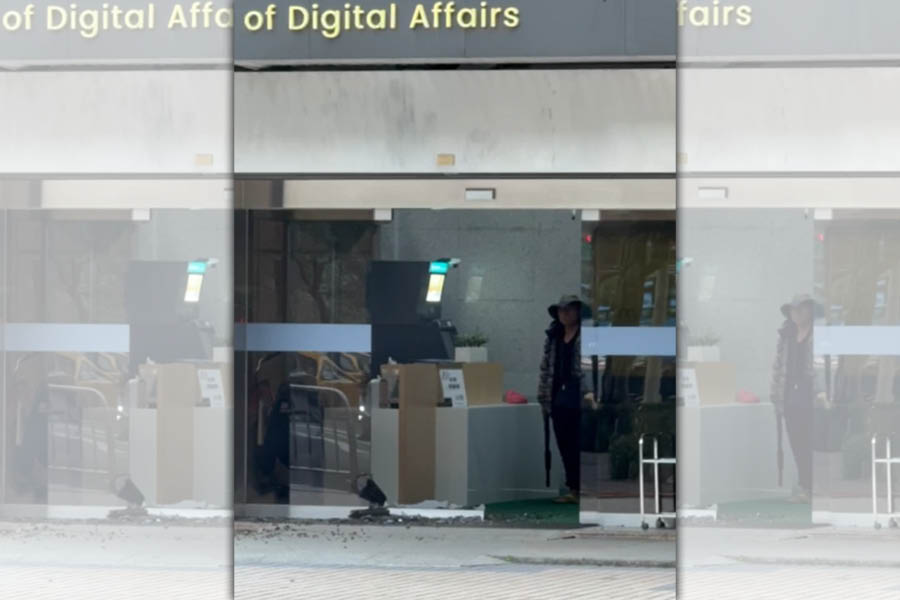 數發部大門遭人持槍射擊。（中正二分局提供）