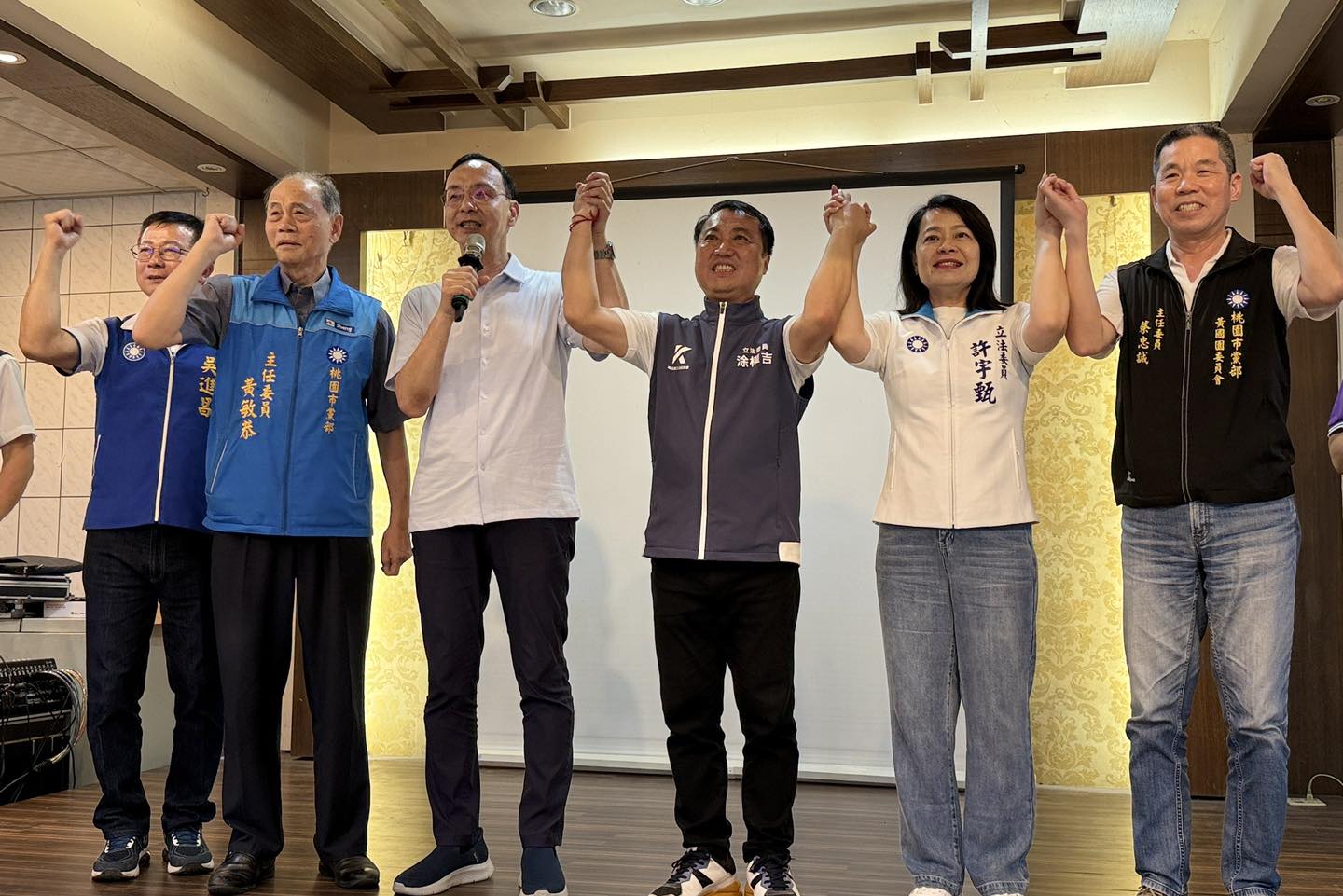 涂權吉等8名被提罷免藍委16日委由黨中央，要對罷團領銜人或主導人提告違反《選罷法》。（翻攝自朱立倫臉書）