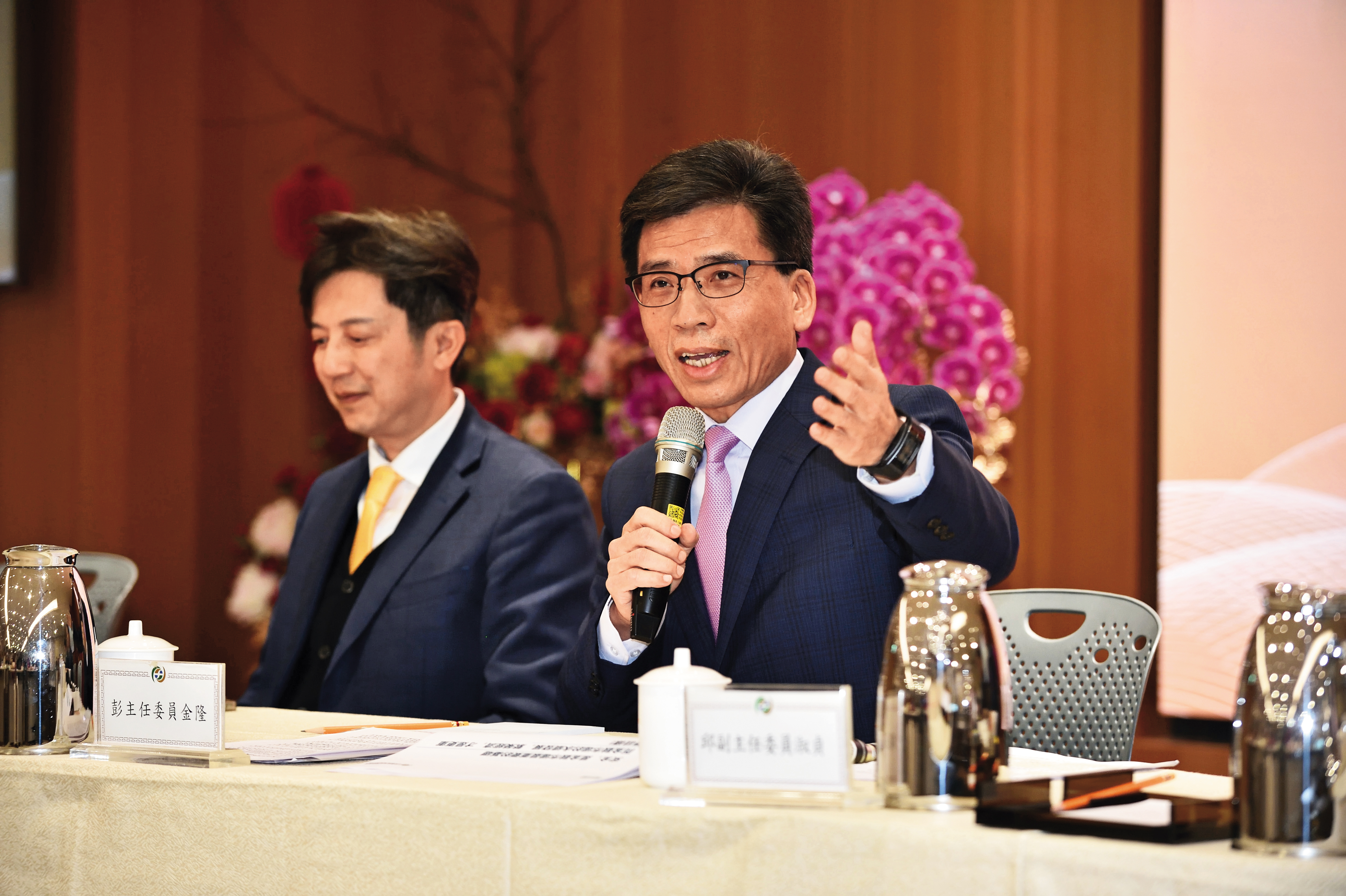 金融股有政府高度監管，且長期配息穩定。圖為金管會主委彭金隆。
