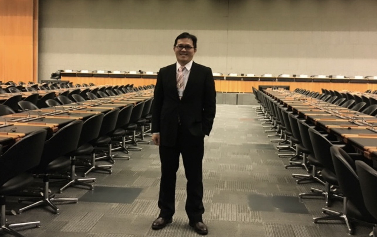 69年次的邱銘哲，出身民進黨智庫，曾擔任經濟部長李四光（圖）及台電董事長楊偉甫機要。（圖取自臉書）