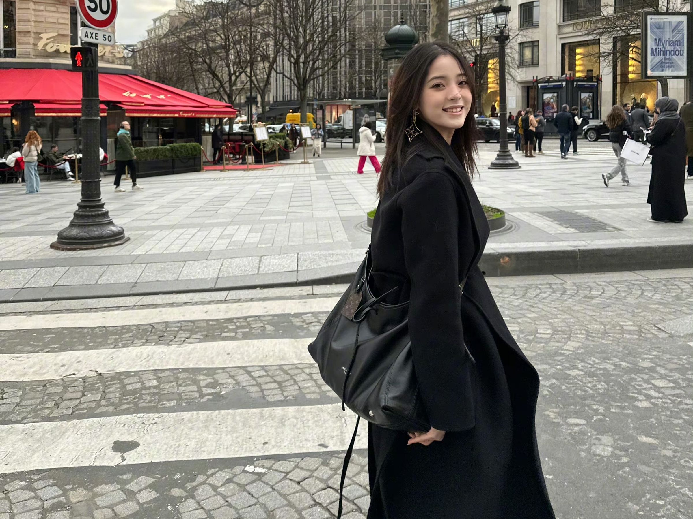 23歲的歐陽娜娜提前一年從美國伯克利音樂學院畢業。(翻攝自歐陽娜娜微博)