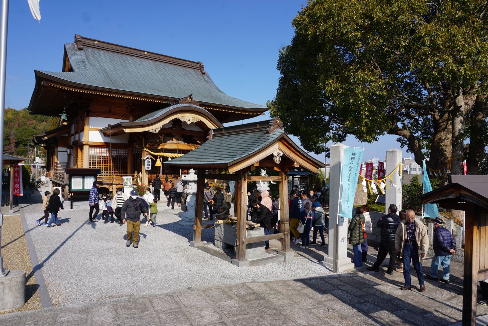 岩國白蛇神社吸引許多日本人參拜。（翻攝岩國白蛇神社X）