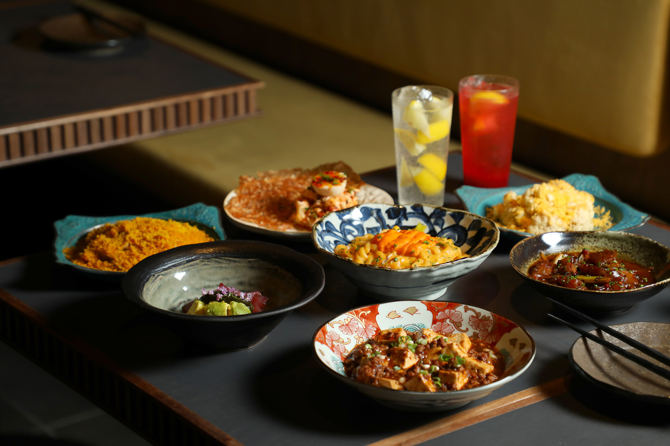 「inari Izakaya現代居酒屋」以精緻度不遜於Fine Dining的烹調手法，推出40～50道美味下酒菜。