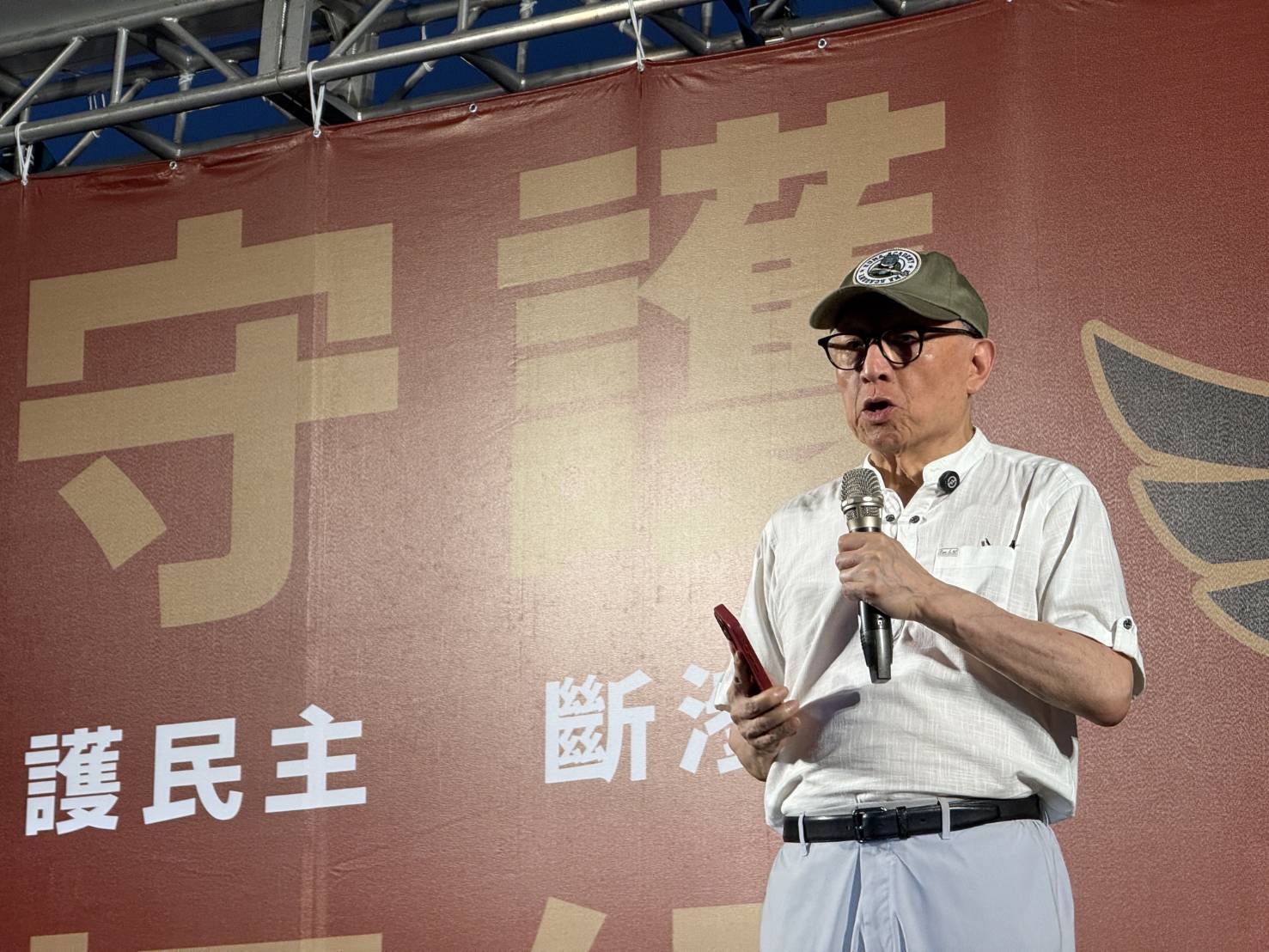 曹興誠於419凱道上表示，大罷免走到今天可說是節節勝利，成功在望，相信一定可以驅逐國民黨，恢復正常的國會。（鏡報新聞網提供）