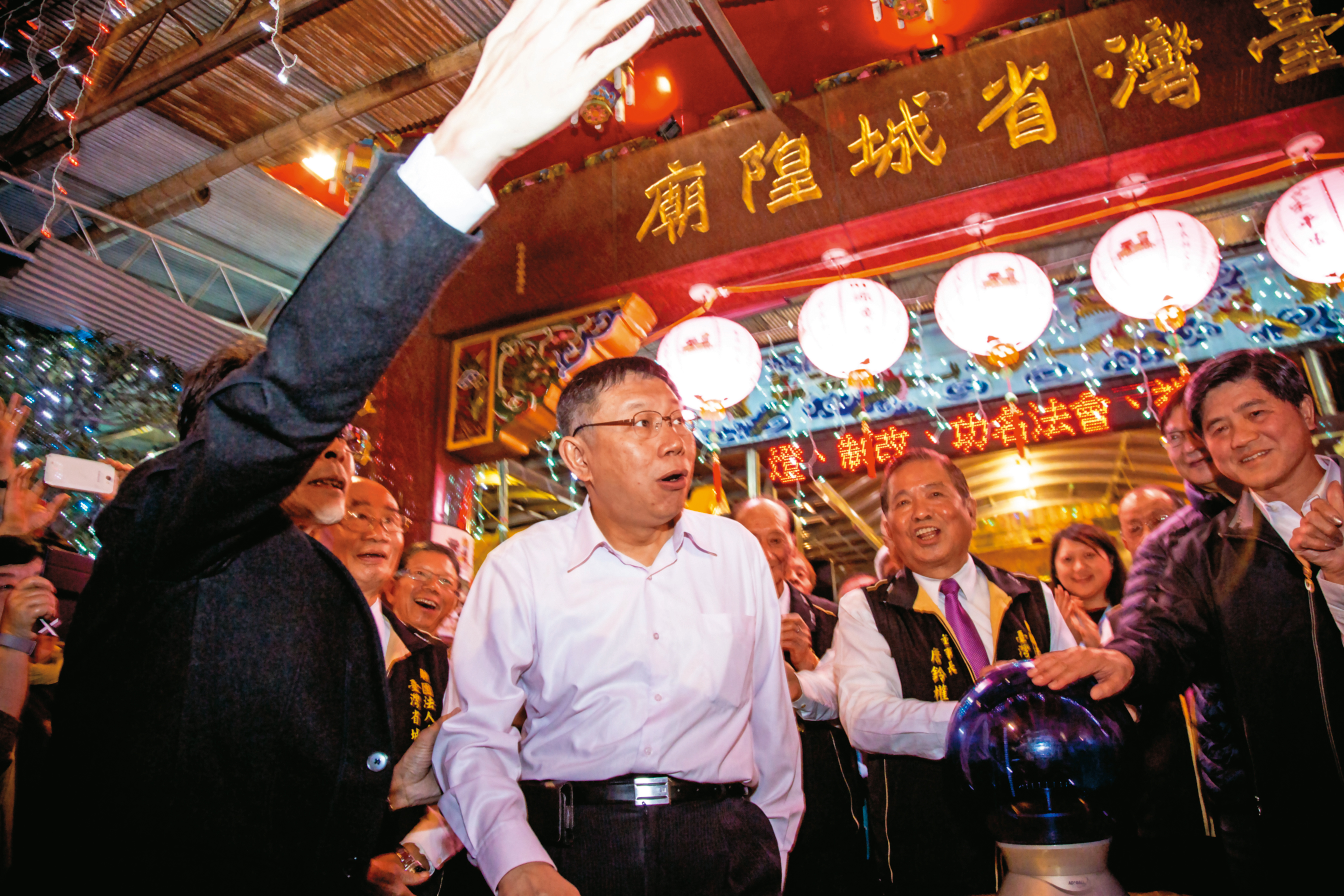 謝俊州在柯文哲任台北市長時，在台北燈節擺攤，卻積欠21萬元義交協勤費。 