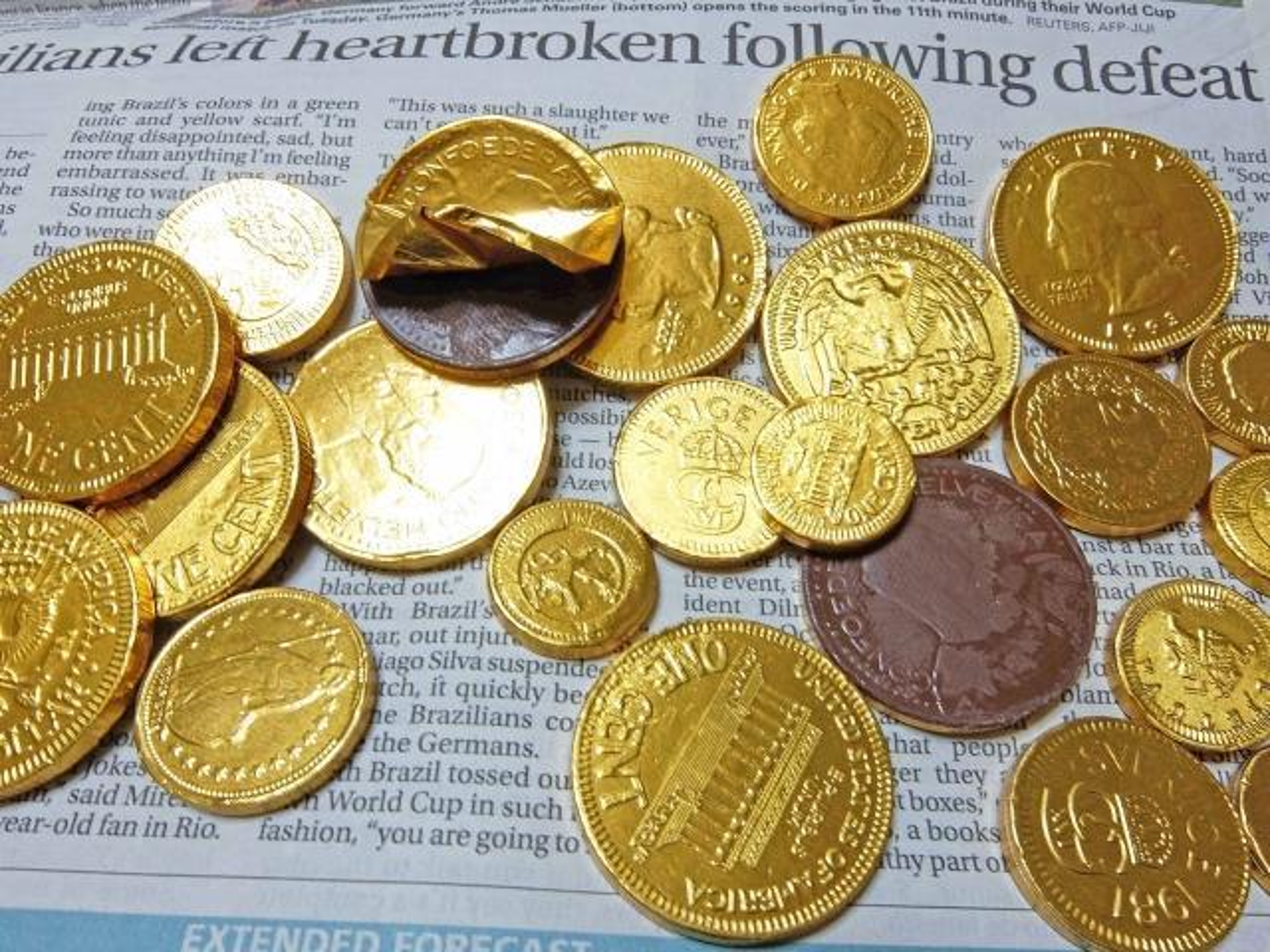 金幣巧克力被網友公認是最難吃的台味零食。(示意圖,photoAC)