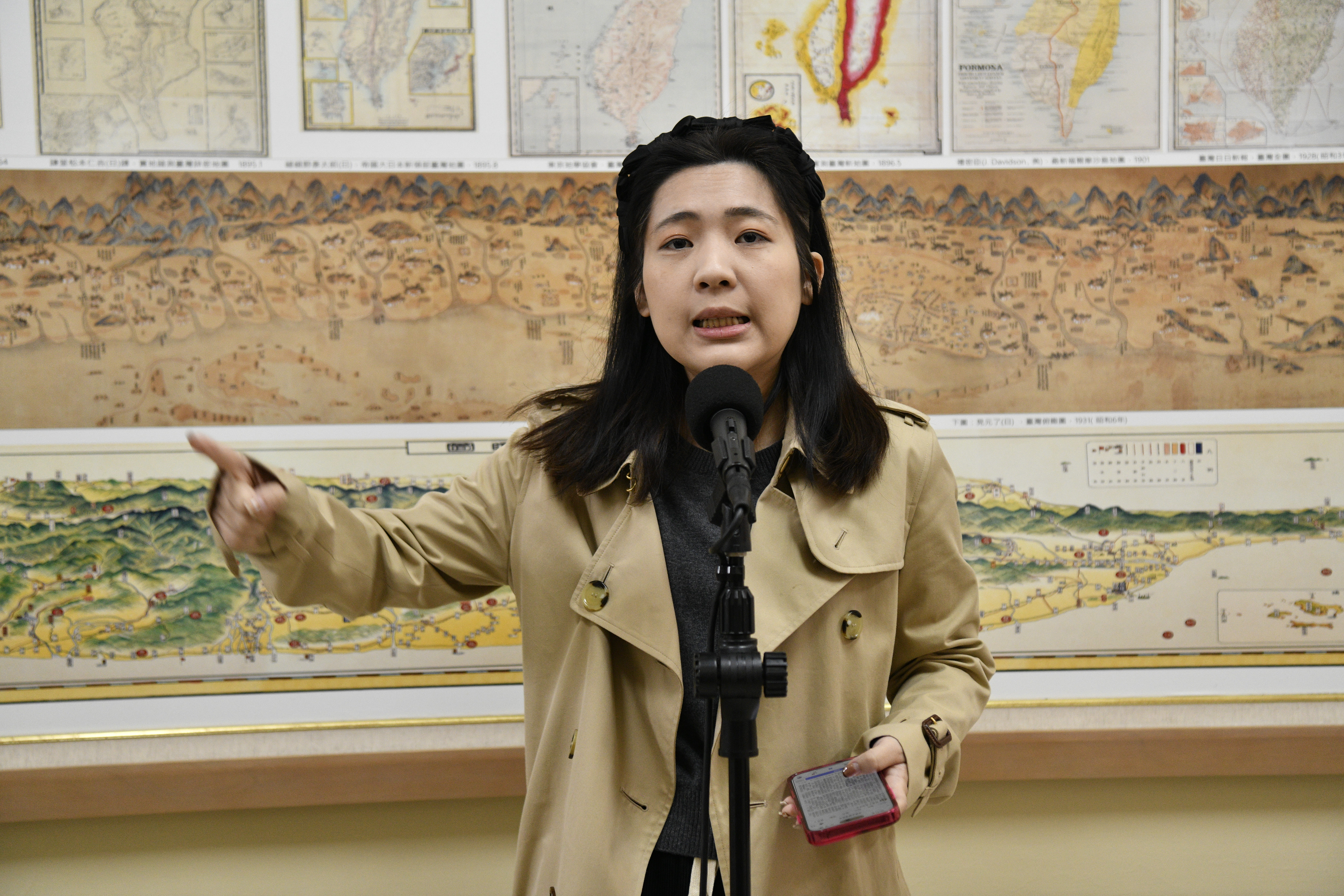 徐巧芯上任以來不少爭議言行成為新聞焦點，秦慧珠認為徐比中指等行為就算是深藍的也覺得不太妥當。（本刊資料照）