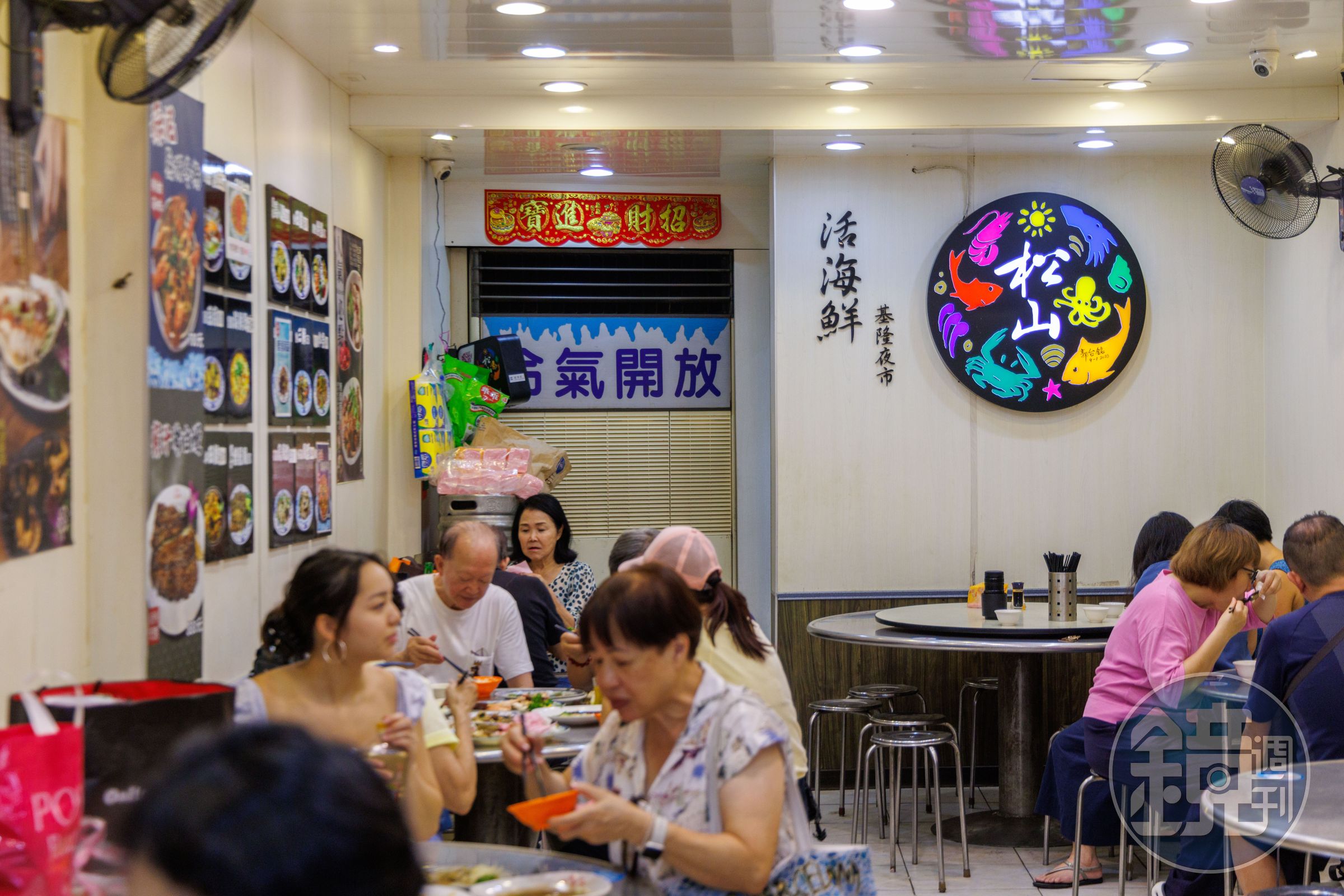 店裡永遠高朋滿座,還吸引海外觀光客來嘗鮮。