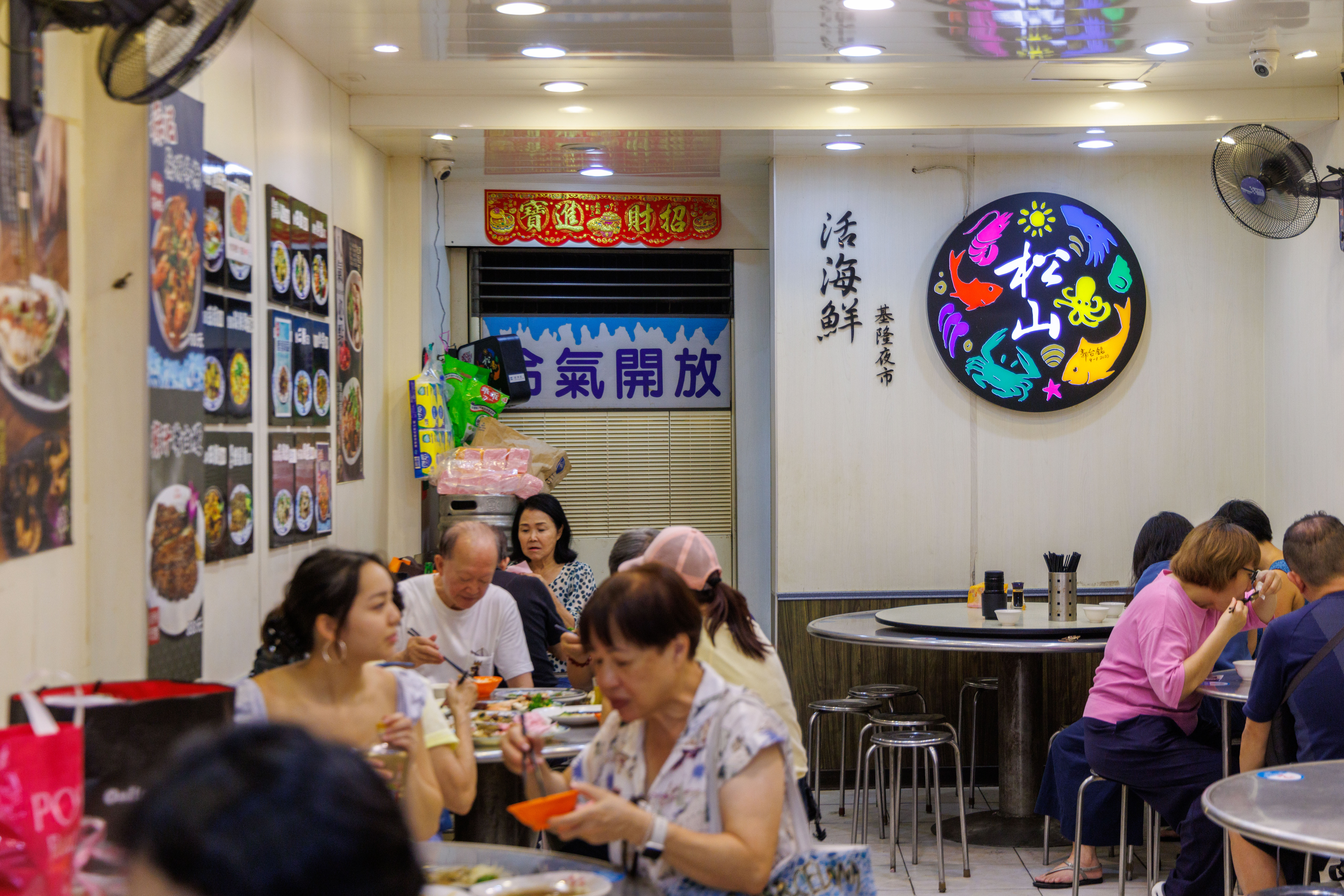 店裡永遠高朋滿座，還吸引海外觀光客來嘗鮮。