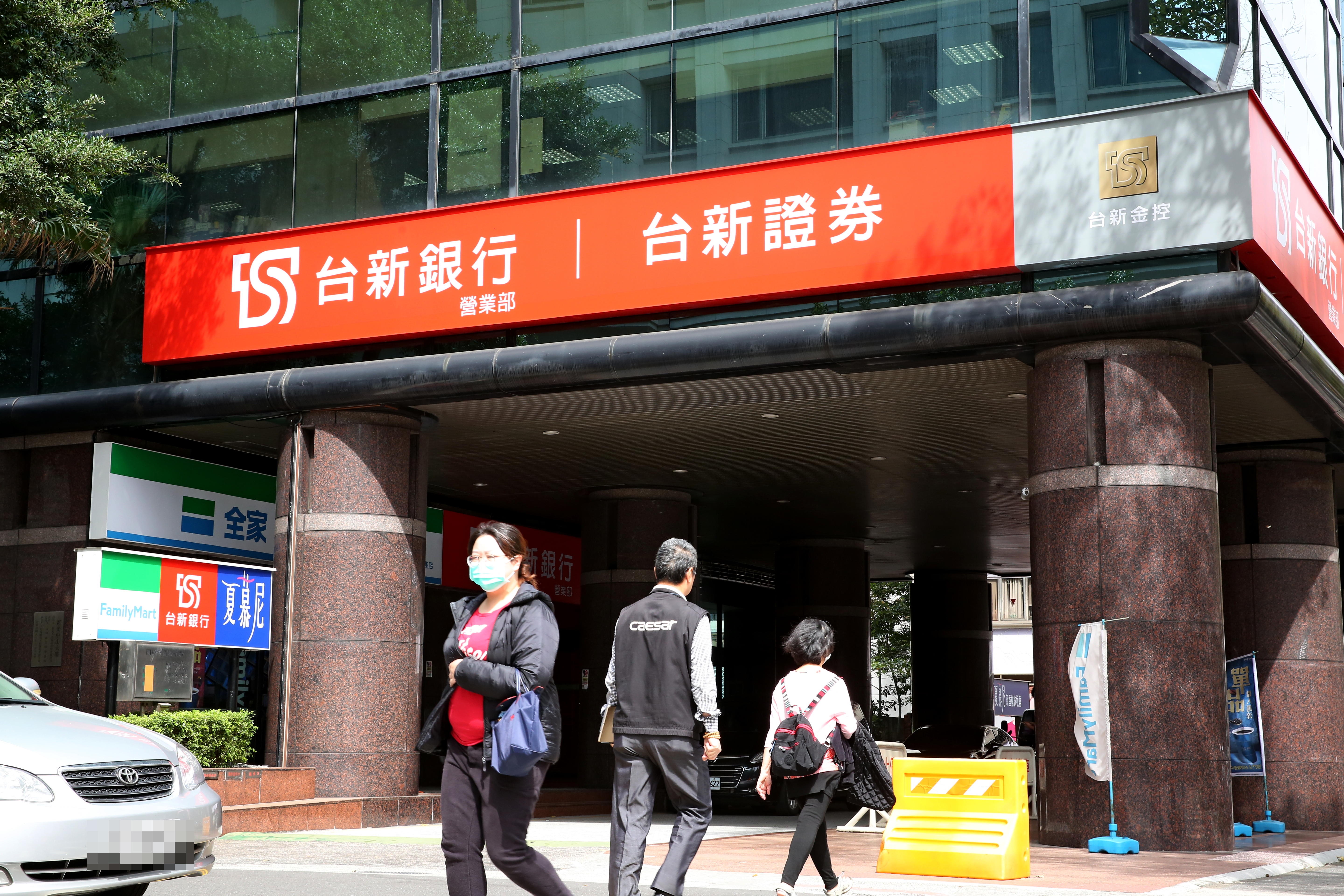 台新證券4月16日再發4點聲明,表示14日的系統異常,申報錯帳筆數粗估約9,000筆,將全額承擔。(本刊資料照)