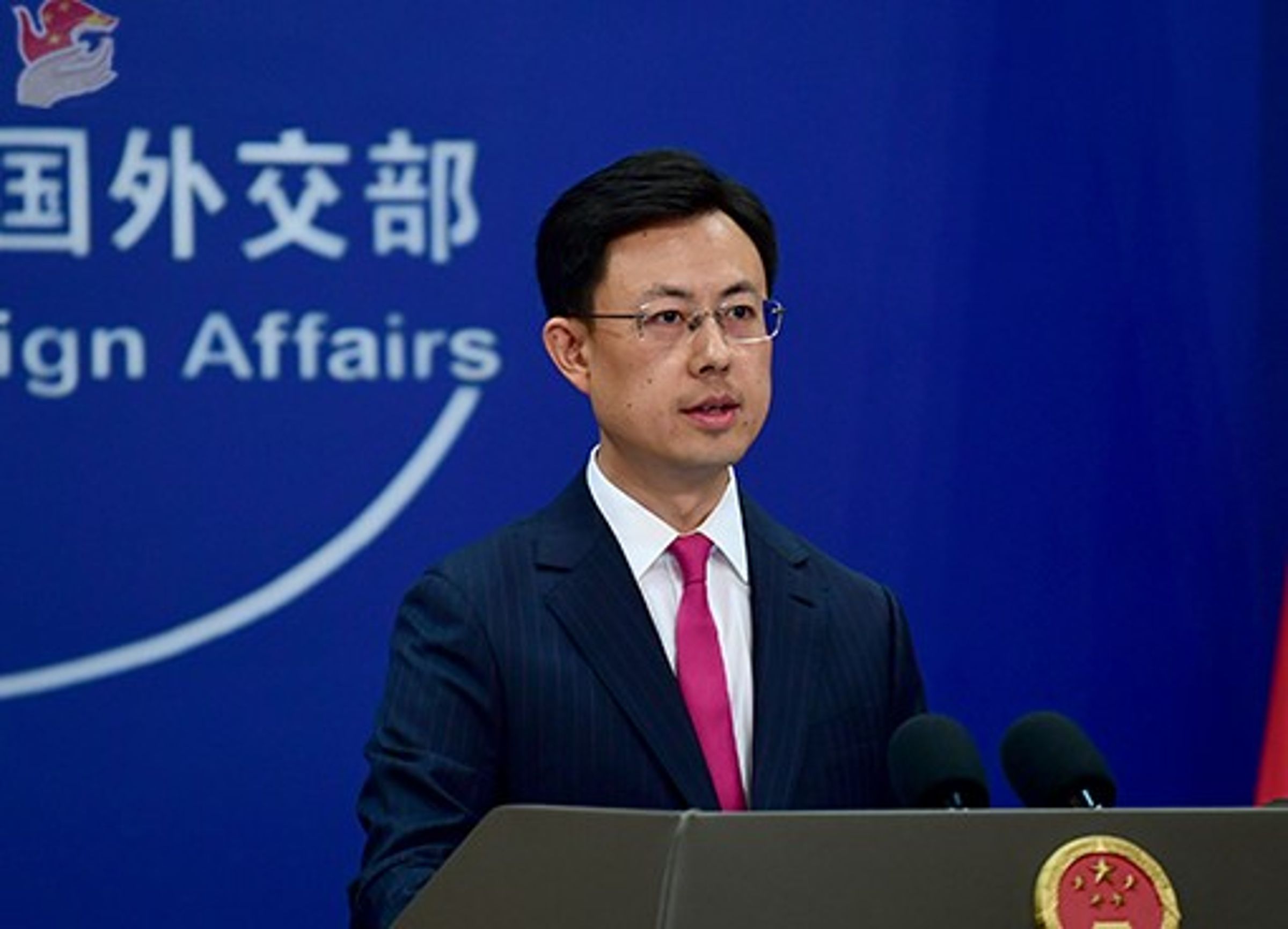 中國外交部發言人郭嘉昆（圖）否認中共駐捷克使館人員尾隨我國副總統蕭美琴。（翻攝中共外交部官網）