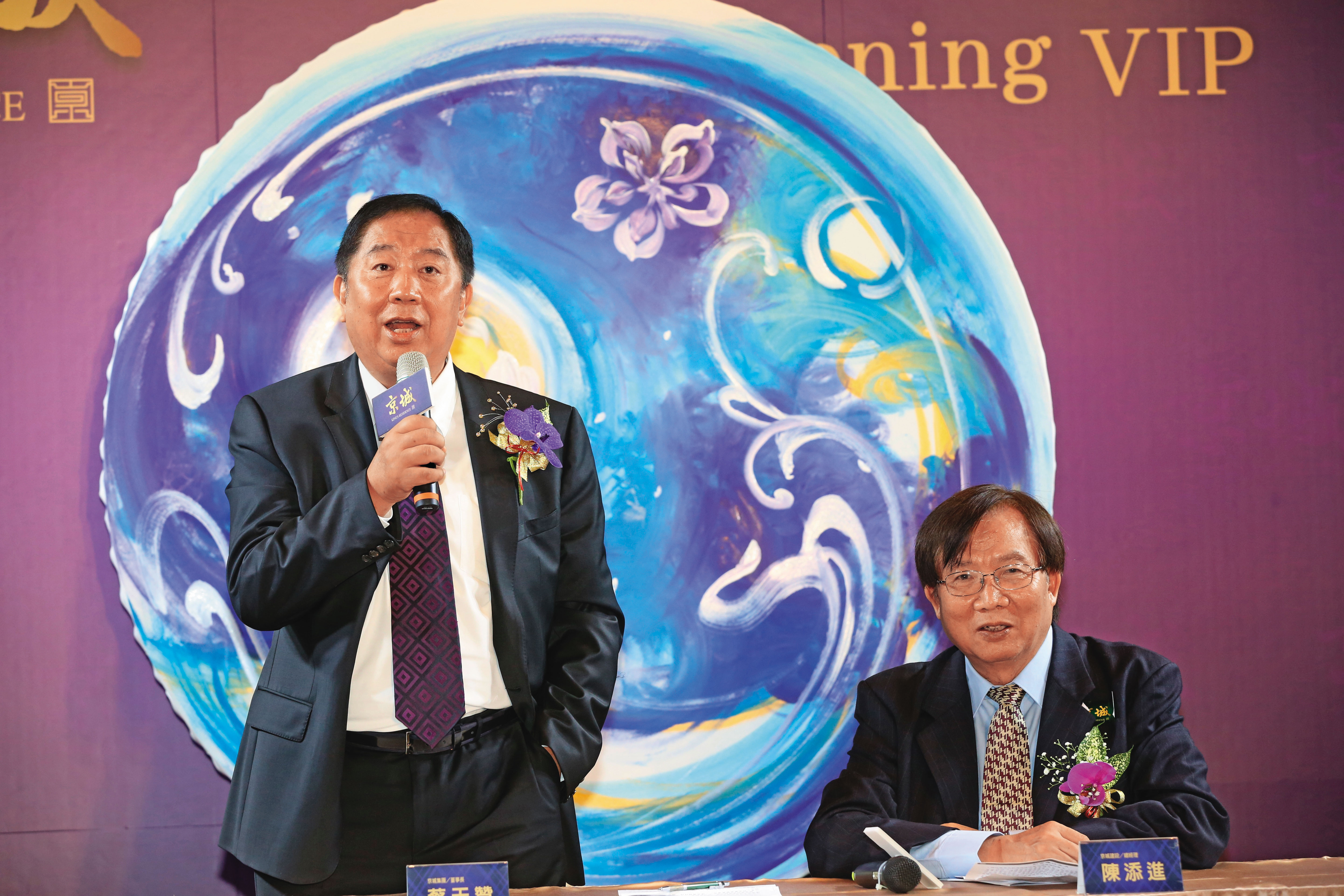 京城銀大股東、京城建設董座蔡天贊（左）因長子不願接棒京城銀，決定出售持股。