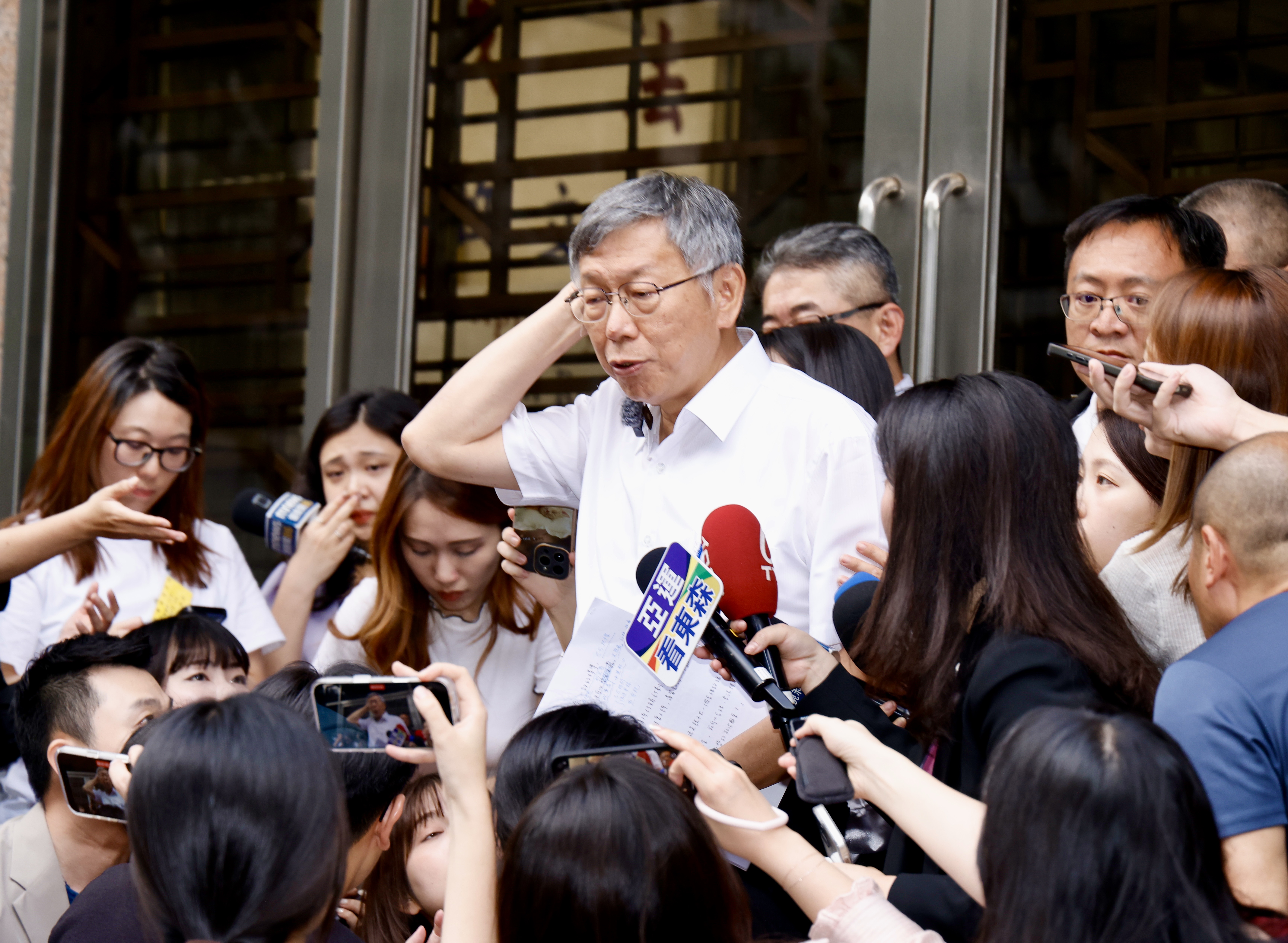 柯文哲二審出新招,面對戰友李文宗有意認罪,柯營要求複製卷證。(本刊資料照)