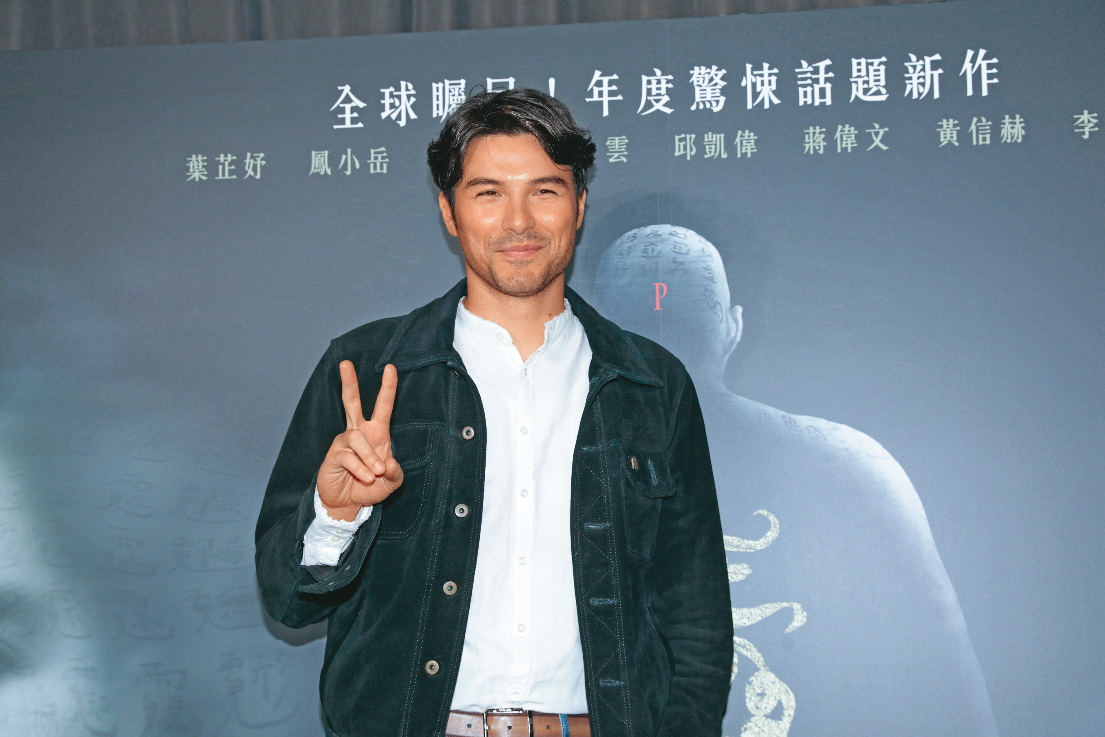 就連超老派的比YA動作，鳳小岳都能萌到讓小編快壞掉！（腿軟）