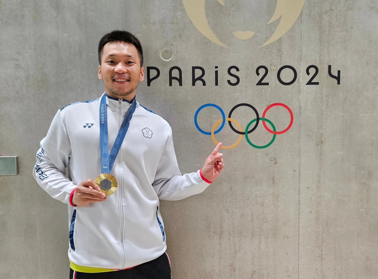 李洋將在今年結束生涯，賽後他在社群PO出與奧運五環合照。（翻攝自李洋/Lee Yang臉書）