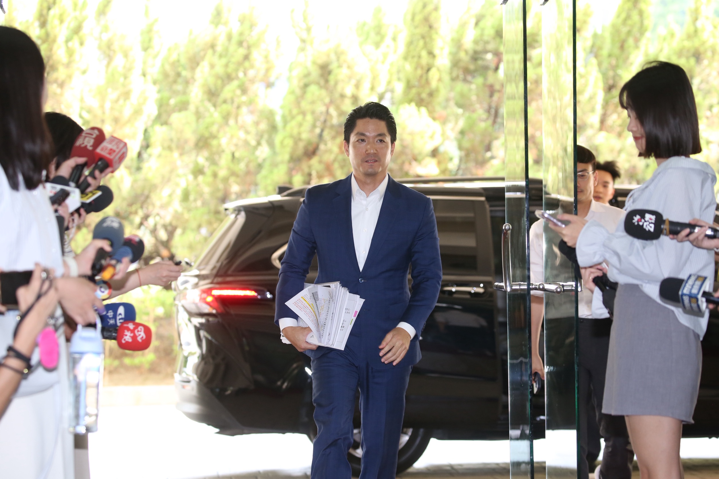 被問到「是不是打破放颱風假才放帥照的慣例？」蔣萬安笑稱，「就是依照科學、專業的數據做決定。」（本刊資料照）