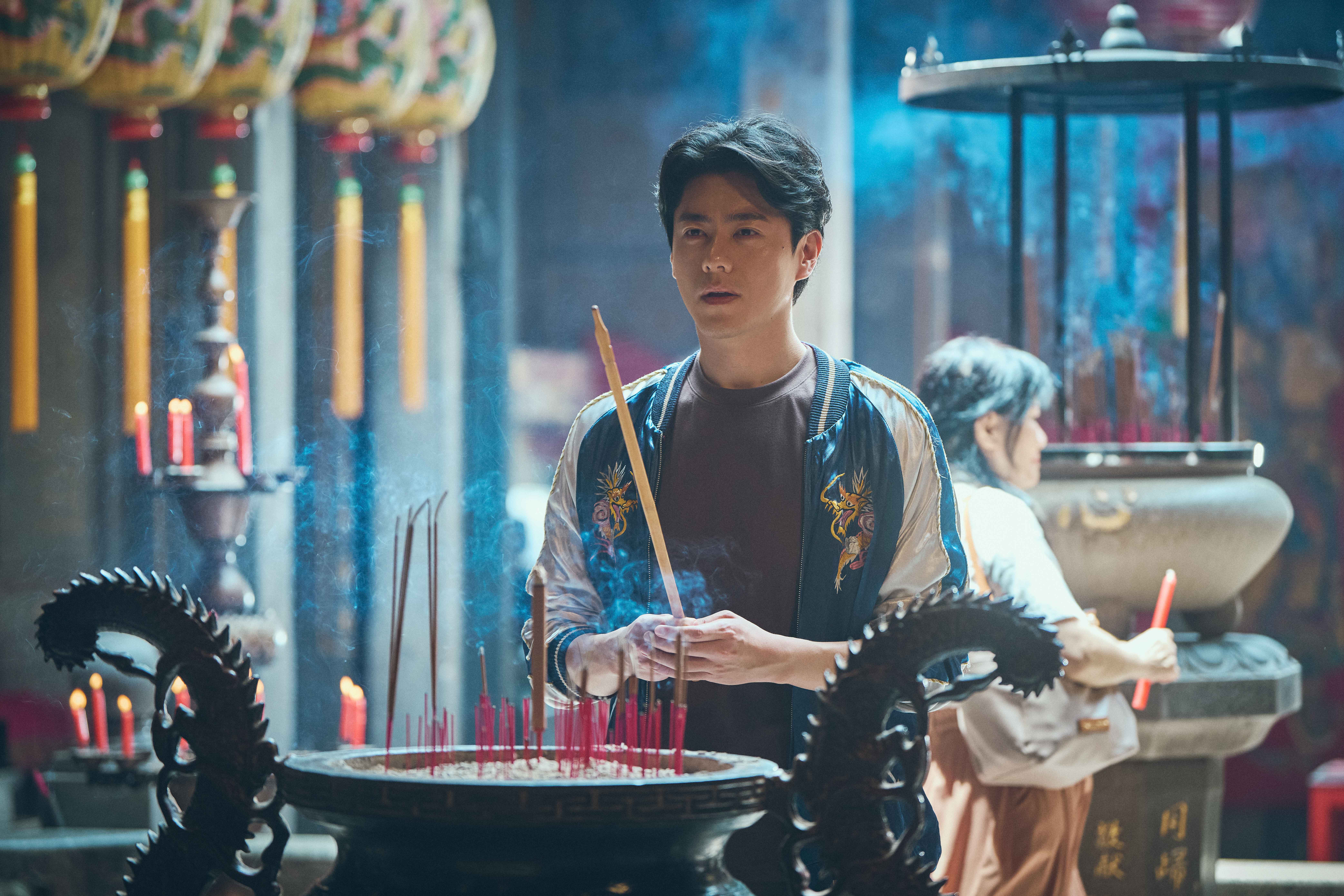 李程彬戲裡飾演魯蛇。（華視、公視台語台提供）