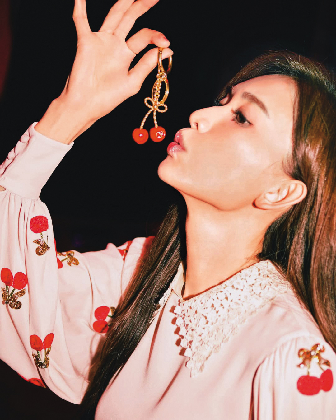 林志玲大秀Cherryfic系列單品，成功減齡又不過分裝可愛。（翻攝自林志玲IG）
