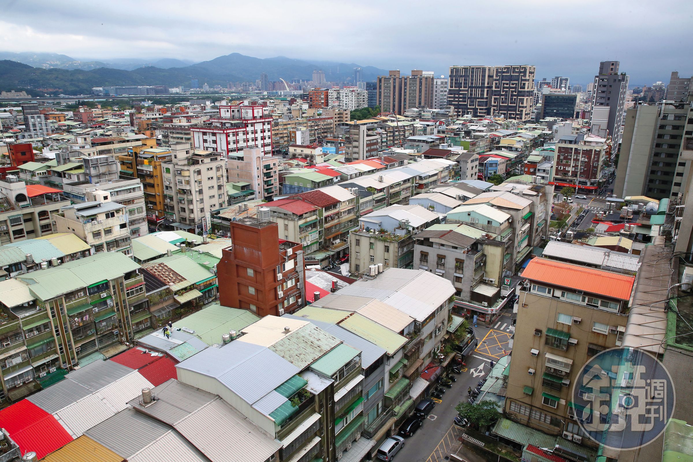 林葉亭早年轉進台北市置產，目前住宅等待都更，也成為她資產配置中重要的一部分。