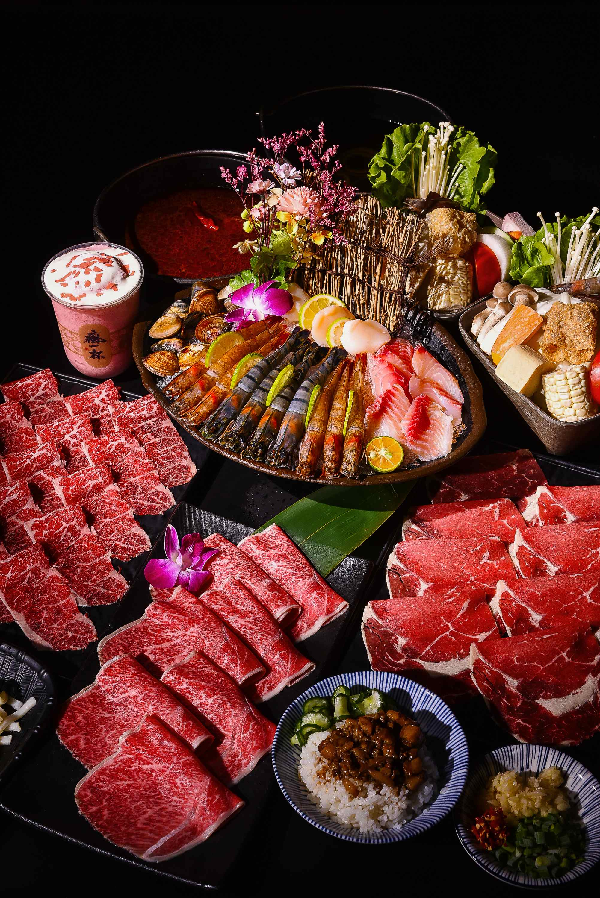 新店裕隆城鍋物名店「瘋一鍋」於過年期間推出『龍來甲奔!春節菜單』及春節限定優惠活動。(開元食品提供)