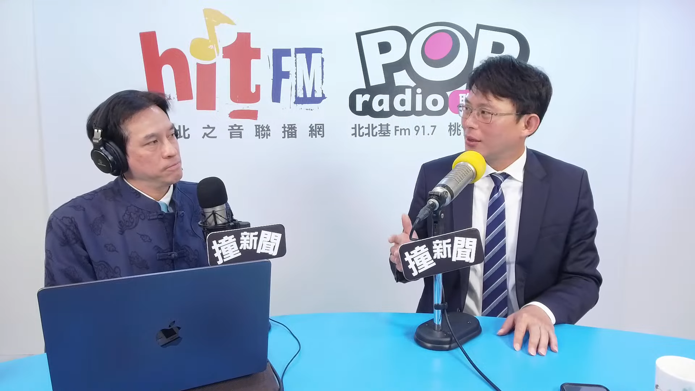 黃國昌今上黃暐瀚的廣播節目受訪,談到近日的大罷免潮,直指民進黨選輸不認輸,才發動罷免進行政治鬥爭。(翻攝自hitfm YT頻道)