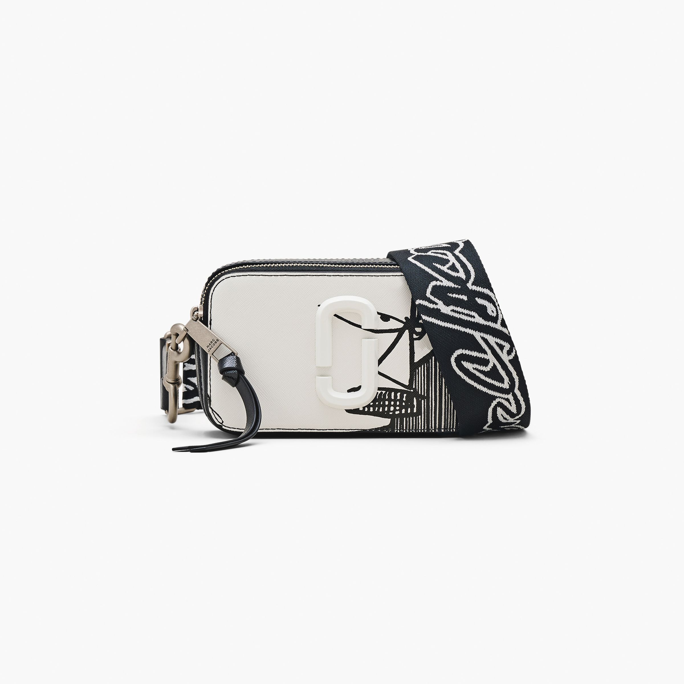 MARC JACOBS X FUTURA聯名系列THE SNAPSHOT肩背包 NT$14,300。(美之心提供)
