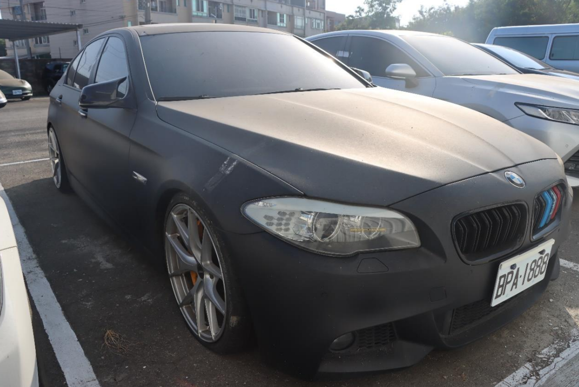 彰化分署本月5日將進行法拍，其中包含4輛轎車，BMW也在內。（彰化分署提供）
