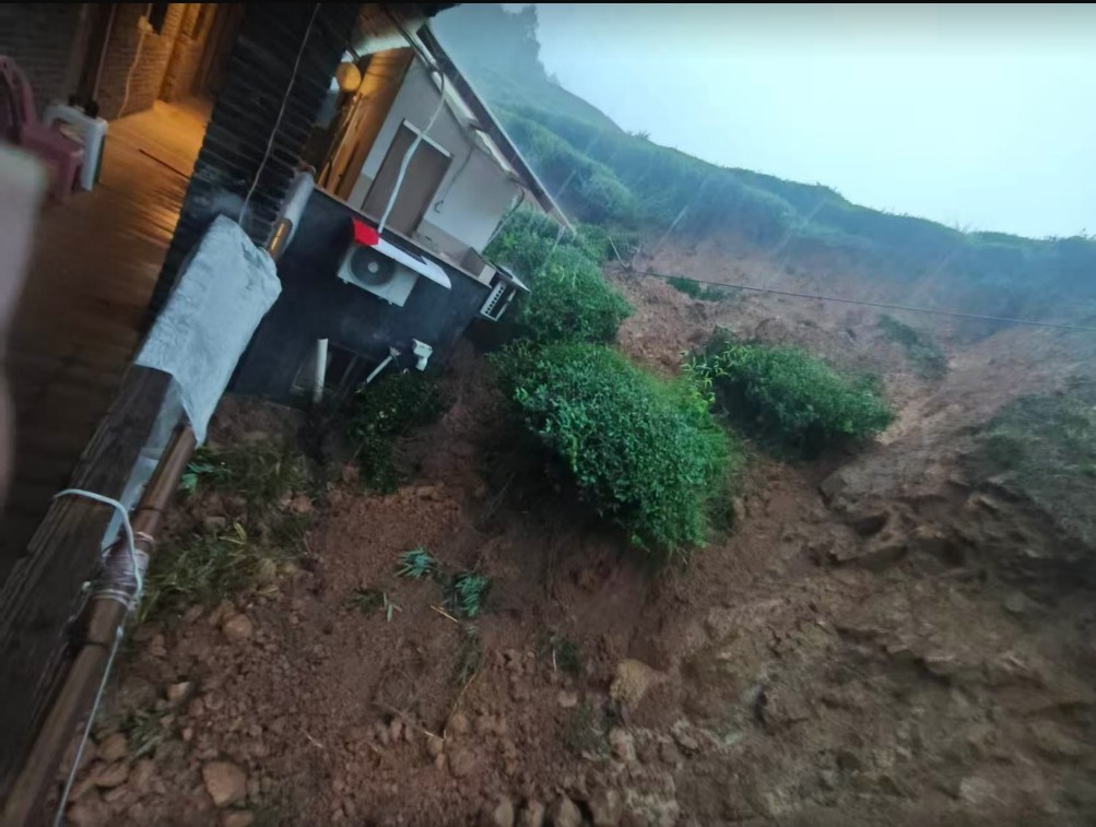 台商茶鄉受災1/半夜起床吃泡麵逃死劫 茶園遭土石流沖毀20年心血歸零