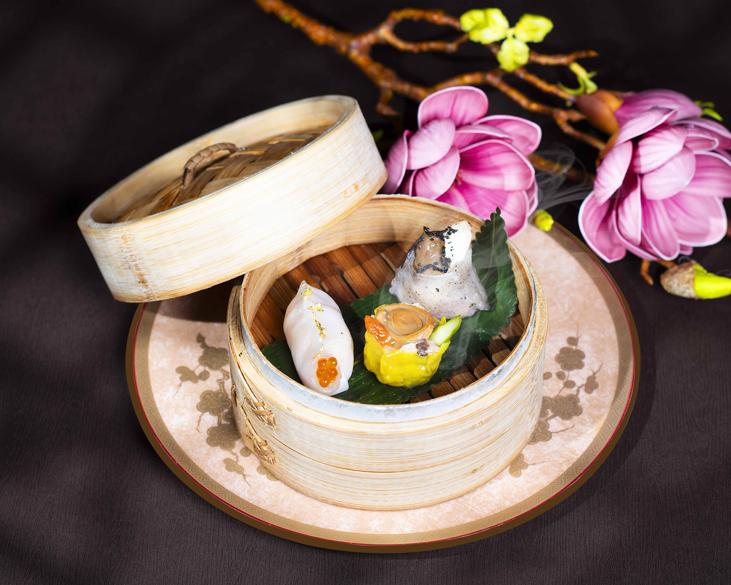 Dream Bar節慶點心「香宮精選港點」有豪華版的蝦餃、龍蝦餃與燒賣。（588元／份，台北遠東香格里拉提供）