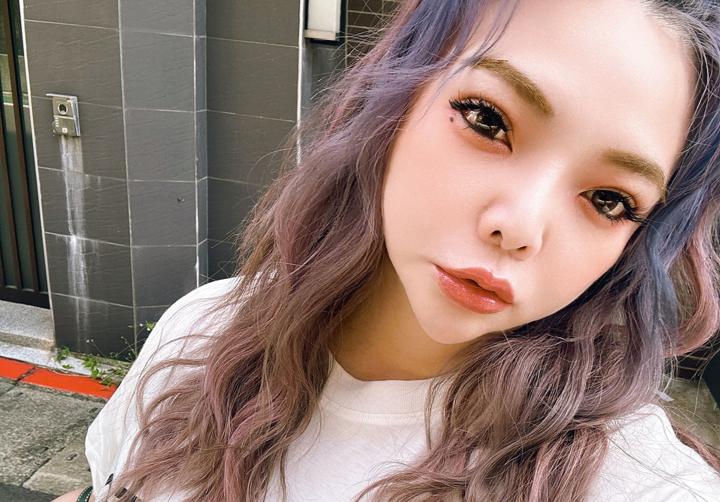小甜甜近期已較少出現在電視螢光幕前,她今於社群媒體po文,強調自己「已經很久沒在台灣演藝圈了」。(翻攝自小甜甜臉書)