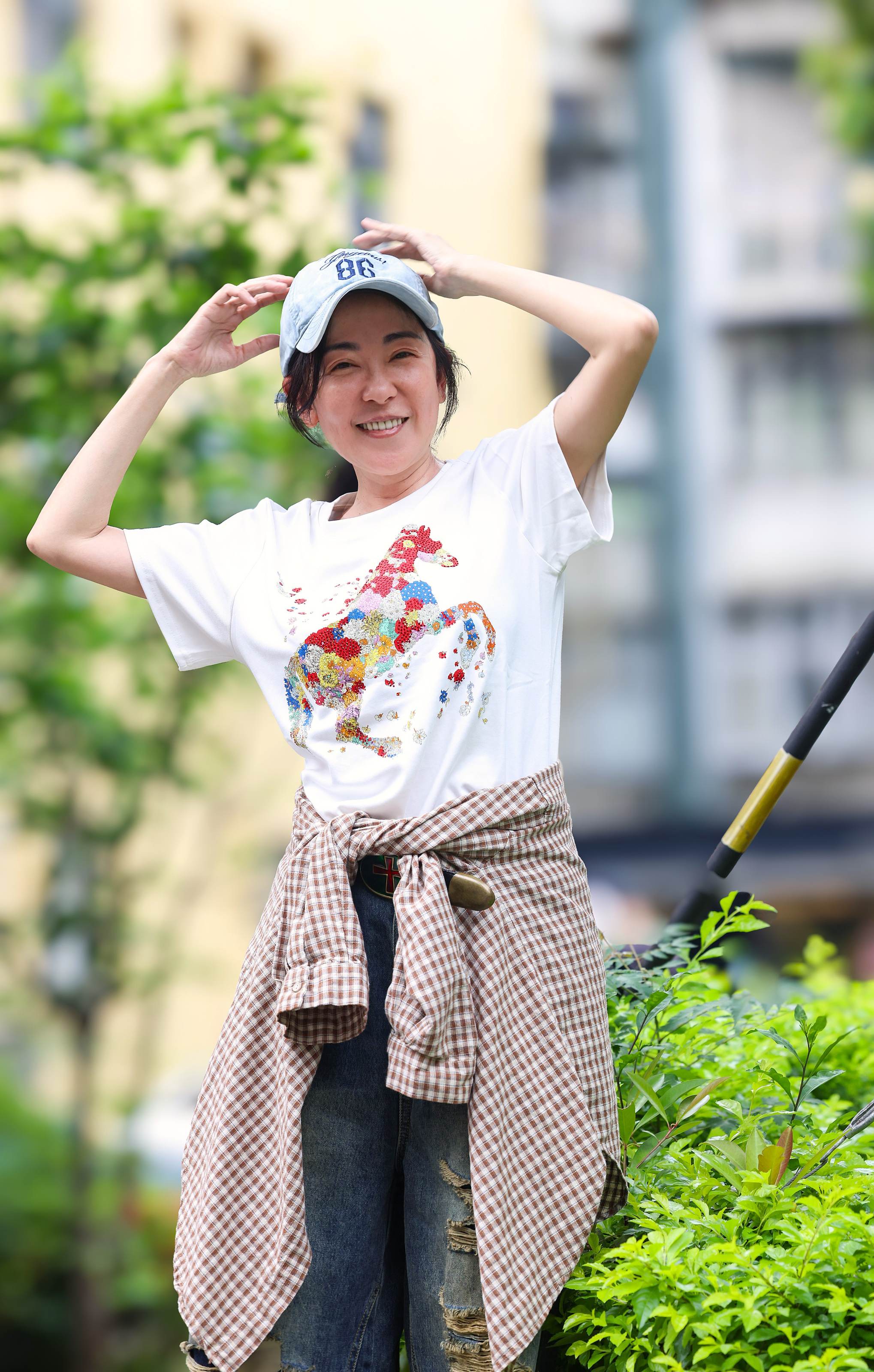 況明潔私下素言看不出來真實年紀。公視