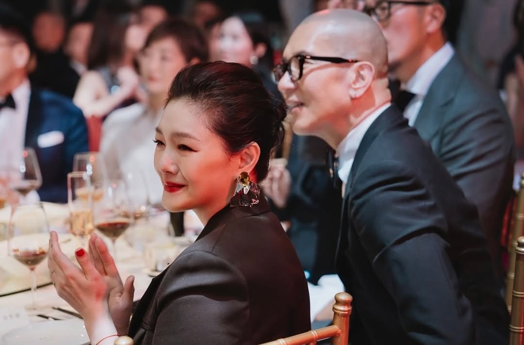 大S與老公具俊曄一起出席王偉忠女兒歸寧宴，成為最美麗的身影。（翻攝自林慧晶臉書）