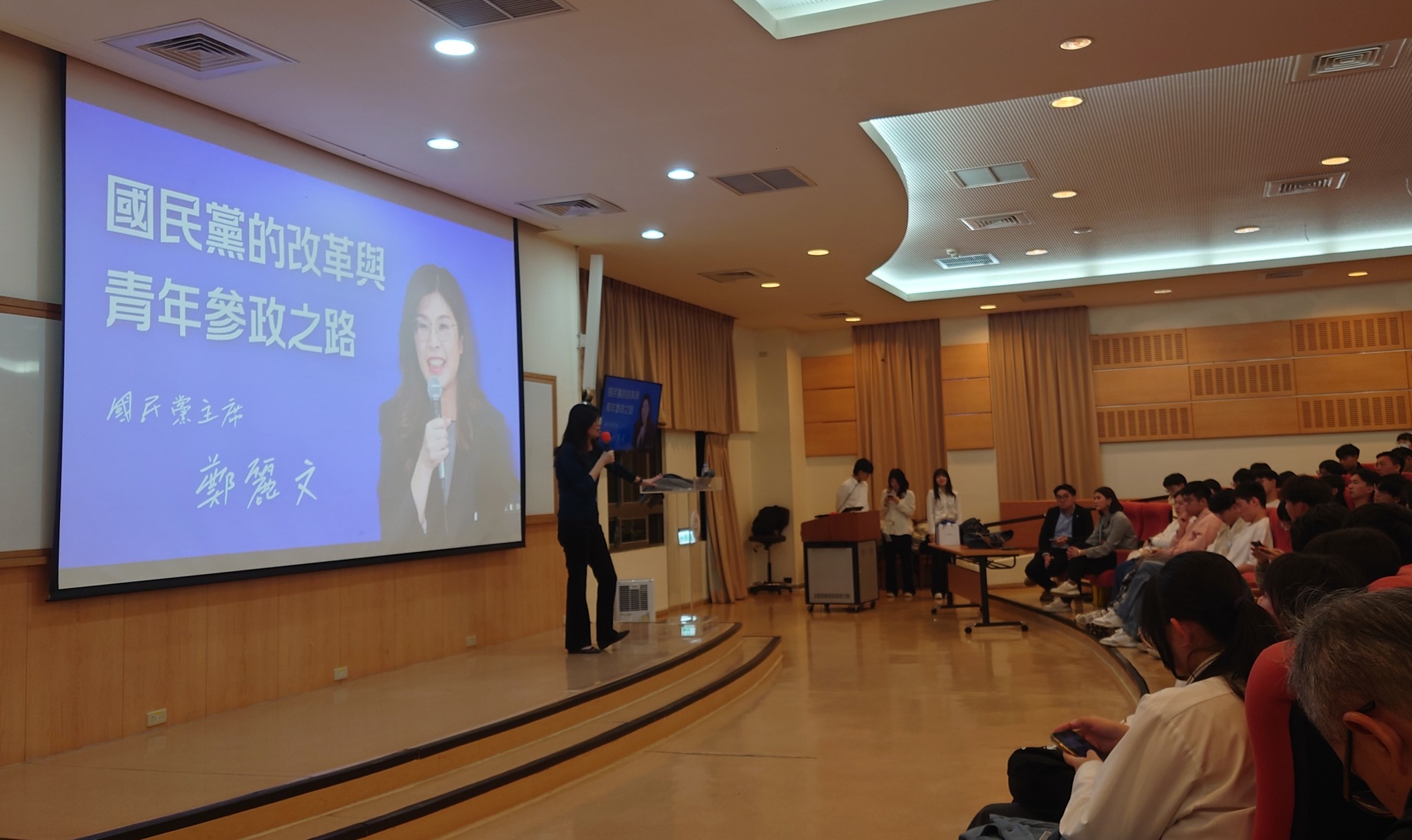 對於鄭麗文昨天到東吳大學的演講與QA，陳方隅昨晚po文回應，再度提出2個提醒、3個主要給國民黨的疑問。（翻攝自陳方隅臉書）