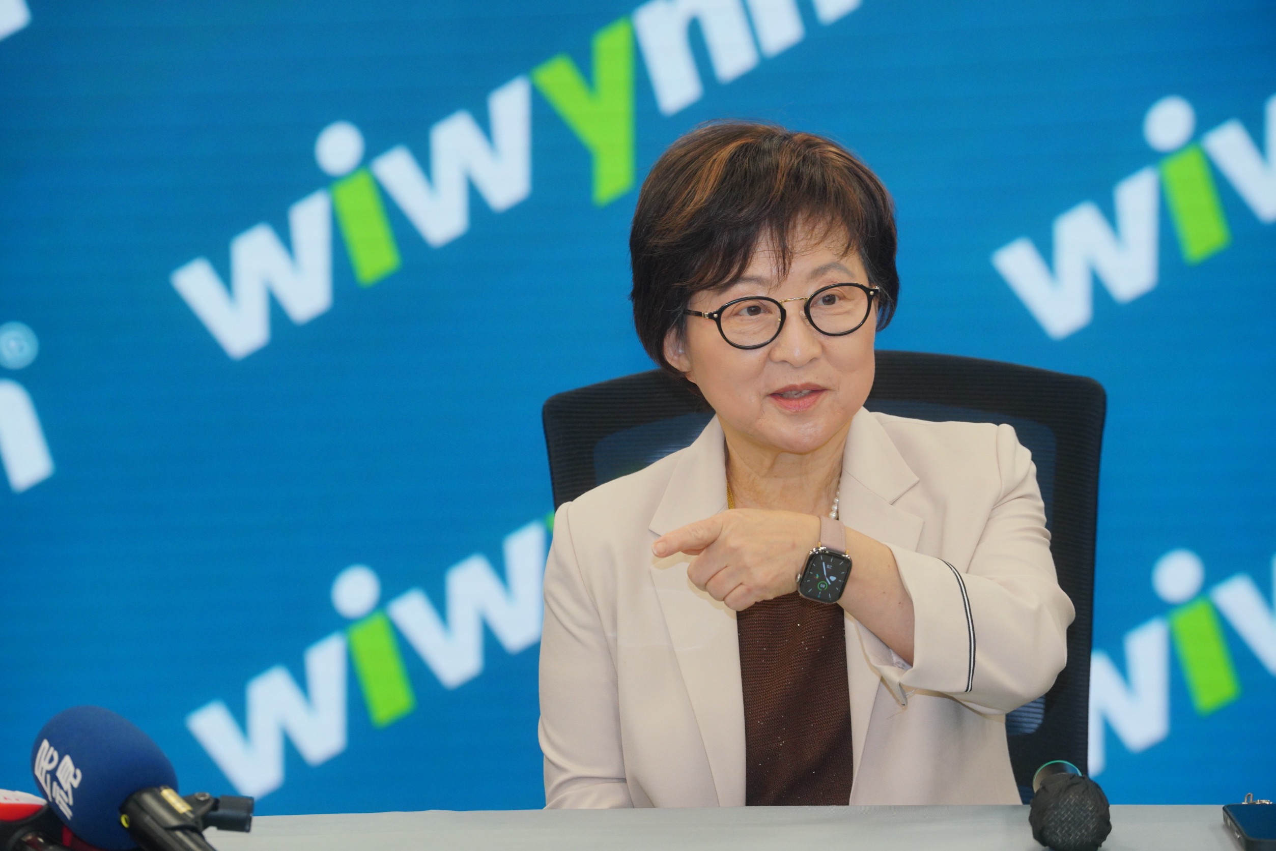 緯穎董事長洪麗寗於今(25)日股東會後接受媒體聯訪。