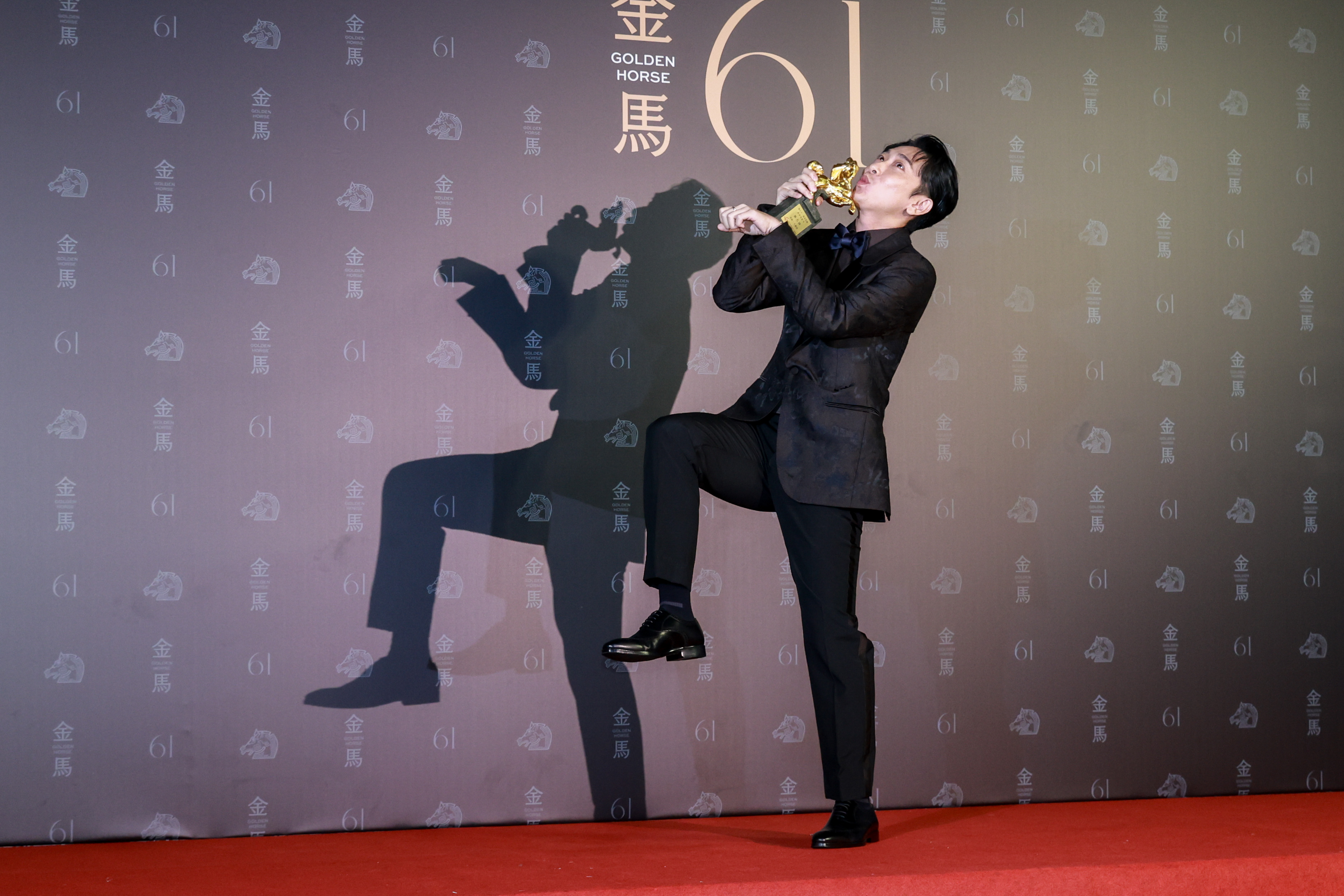 男配角項目討論四輪,是討論最久的項目,最後由施名帥勝出。