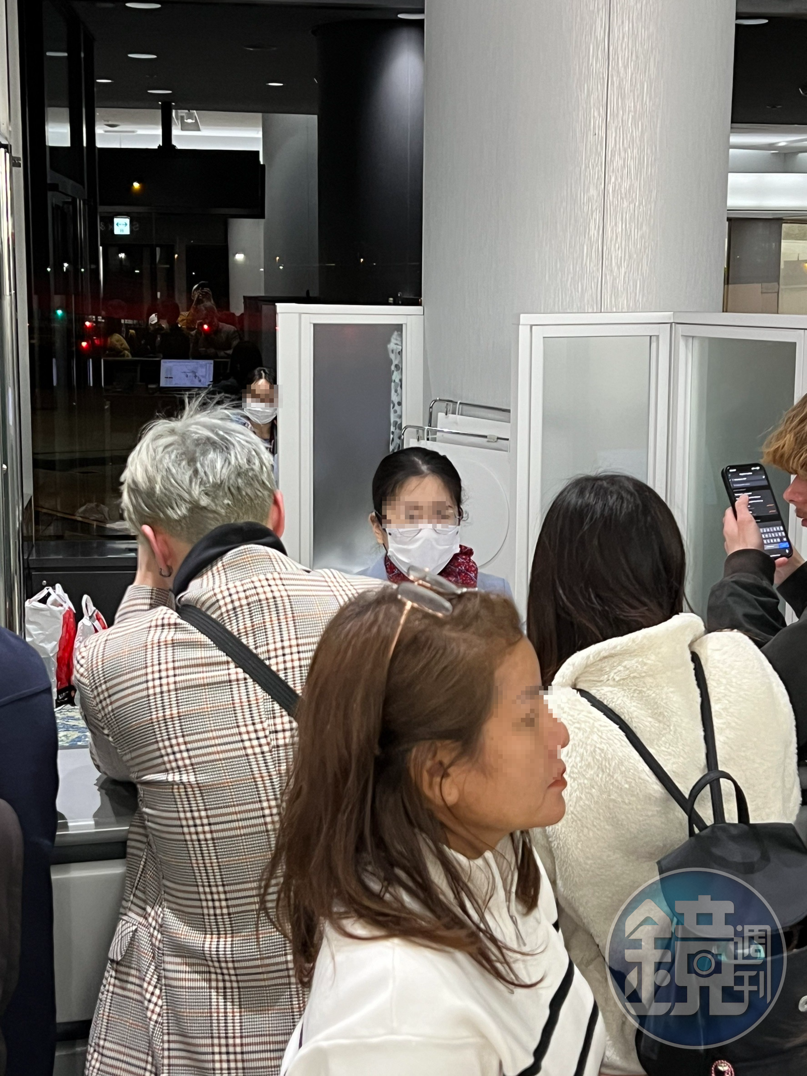 泰國獅航395玻璃破裂，台籍旅客滯留東京。（圖／鏡週刊提供）