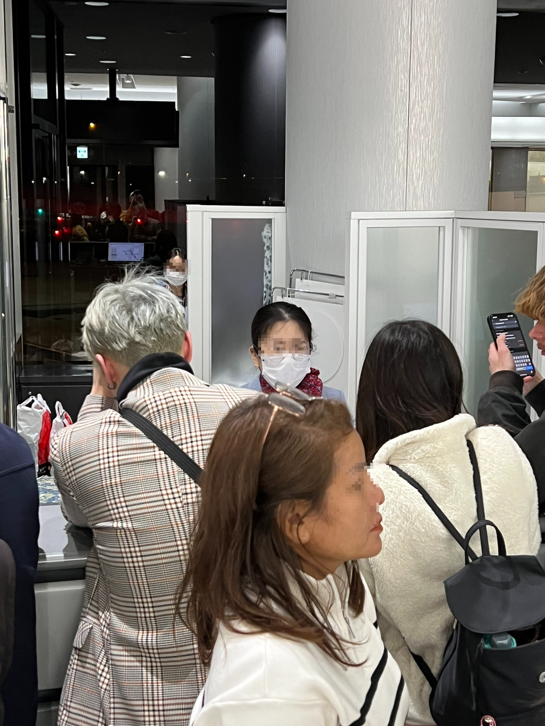 泰國獅航395玻璃破裂，台籍旅客滯留東京。（讀者提供）