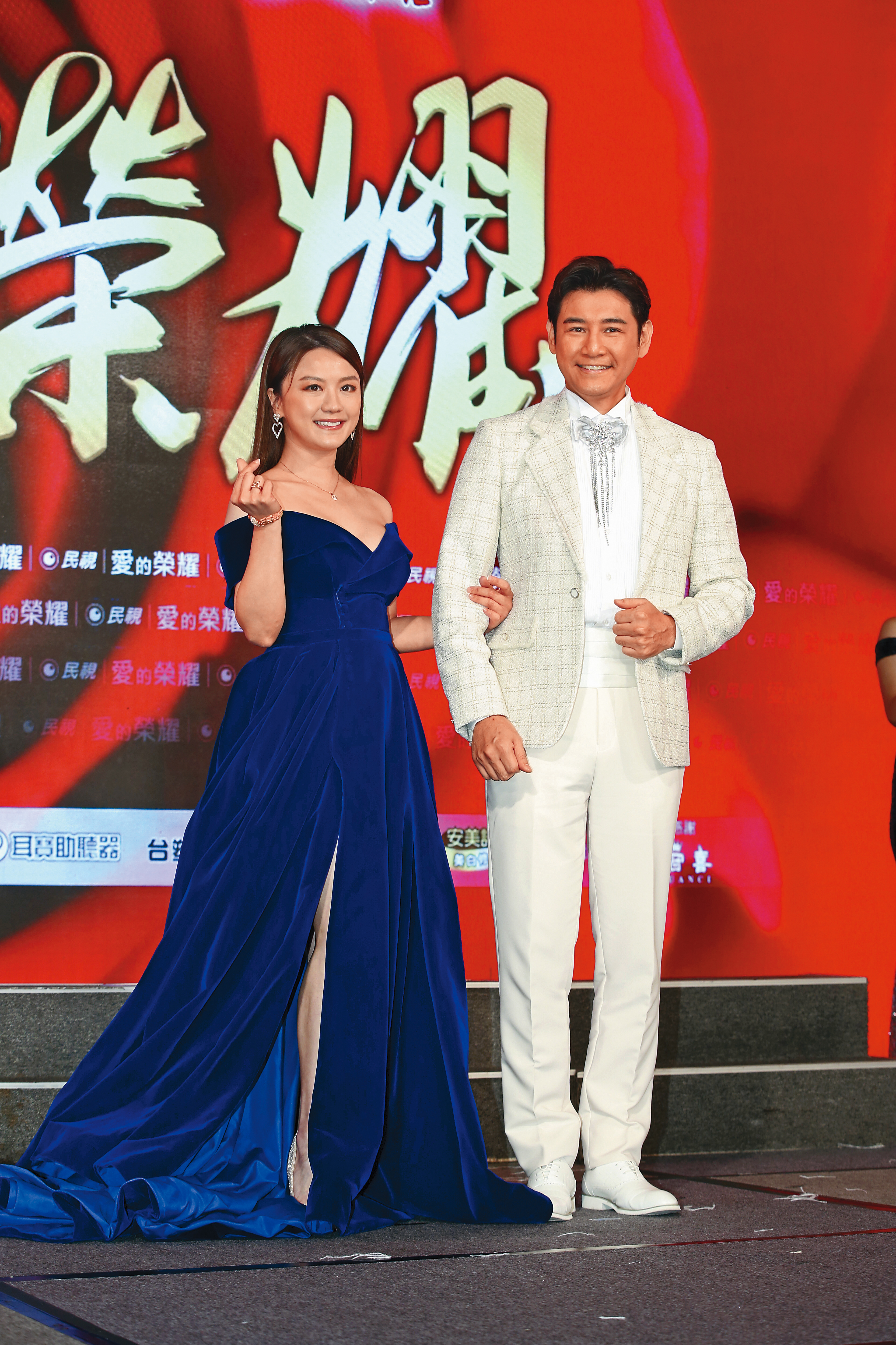 苗真（左）在民視8點檔《愛的榮耀》飾演控制欲極強的婆婆「宋淑慧」。右為陳熙鋒。