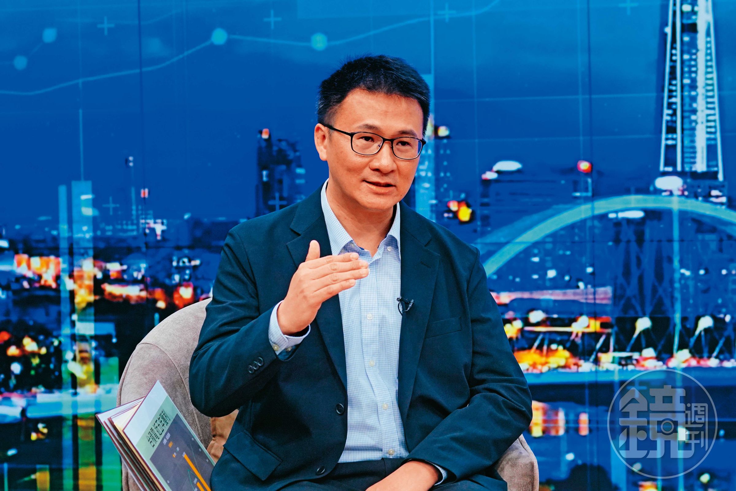穩賺AI財，投資達人股海老牛（圖）、黑石財經執行長温建勳、財經作家張真卿提供3策略教戰。