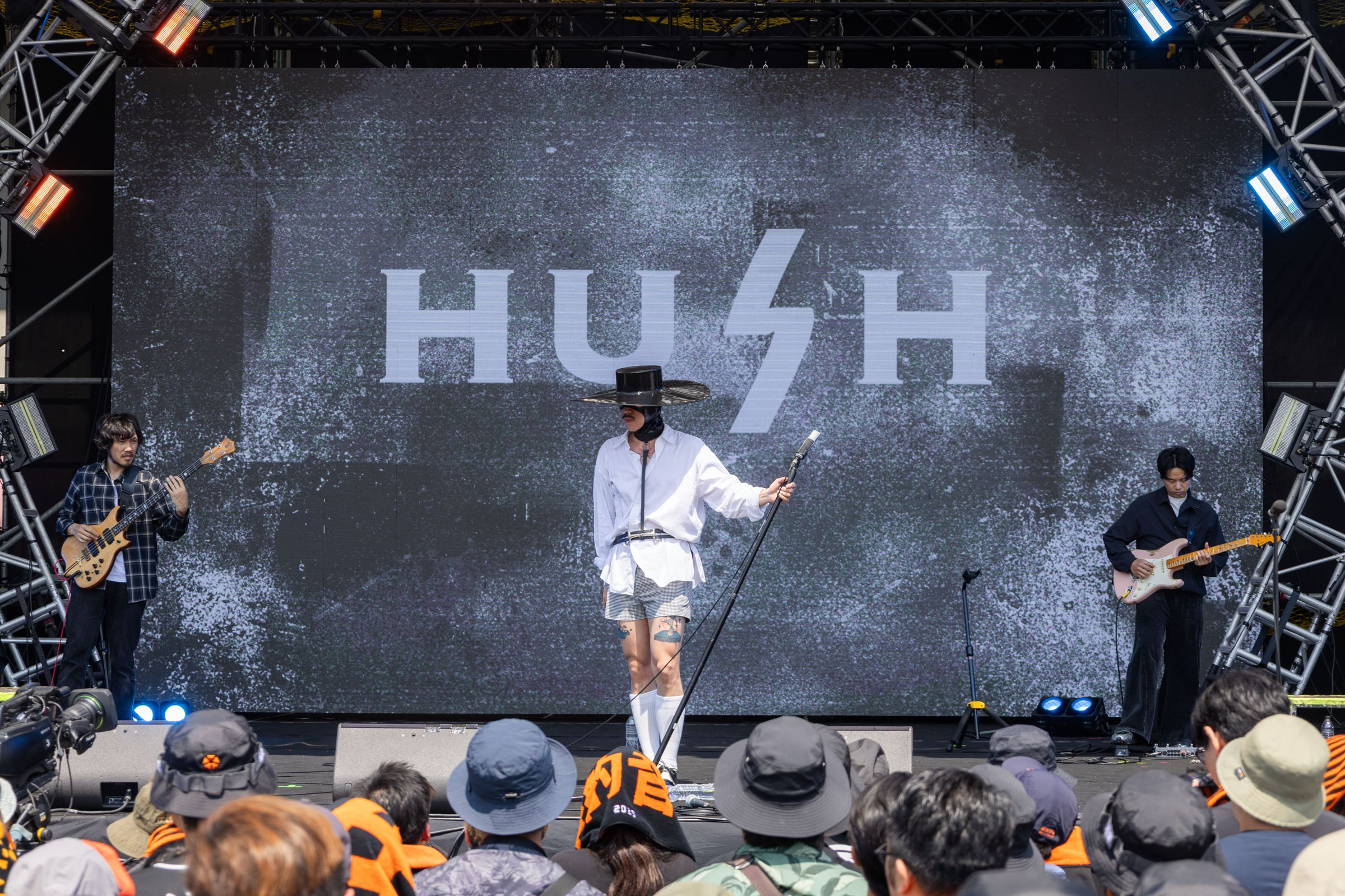 HUSH演出時段恰逢中午時刻。（出日音樂提供）