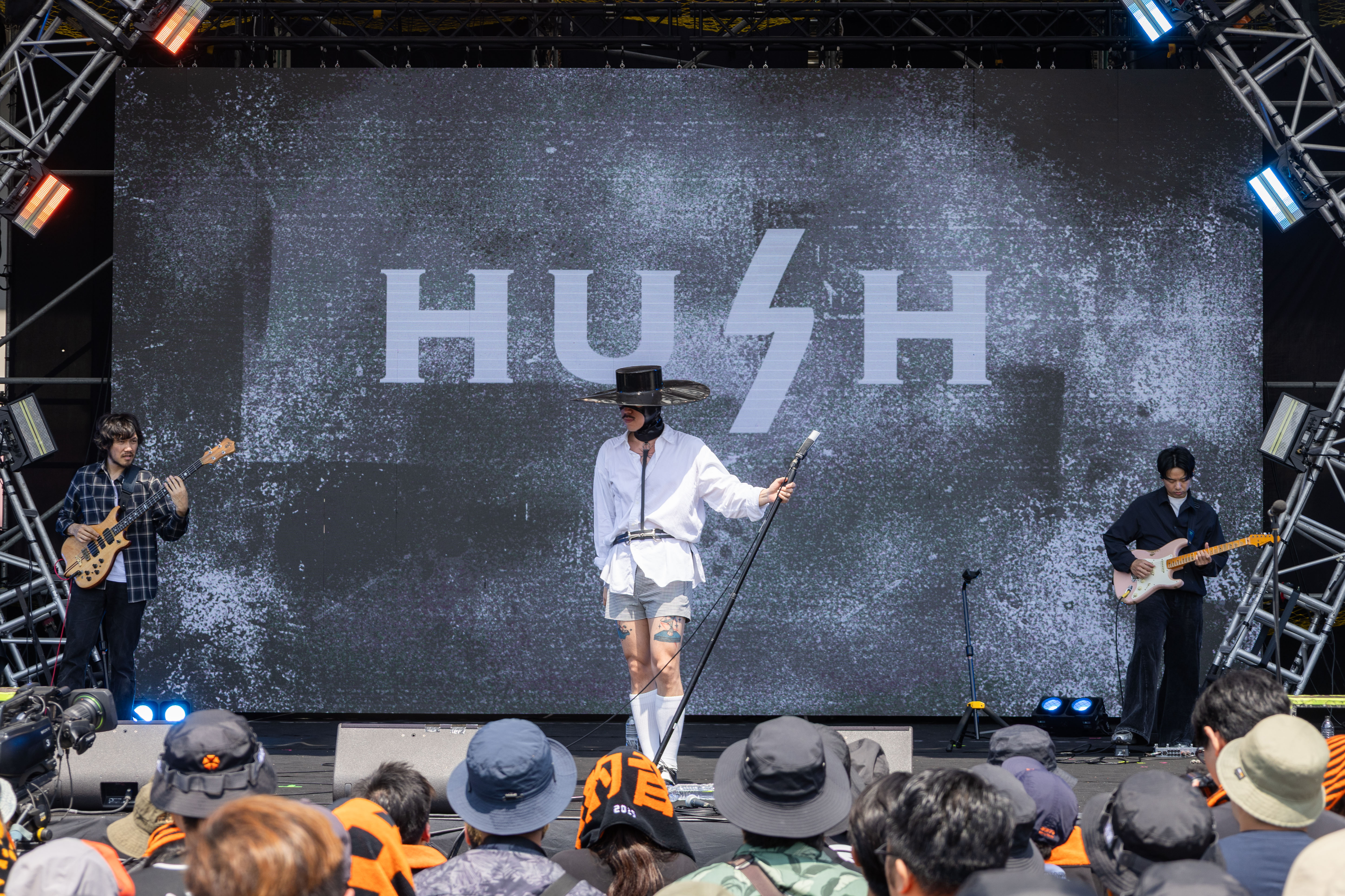HUSH演出時段恰逢中午時刻。(出日音樂提供)
