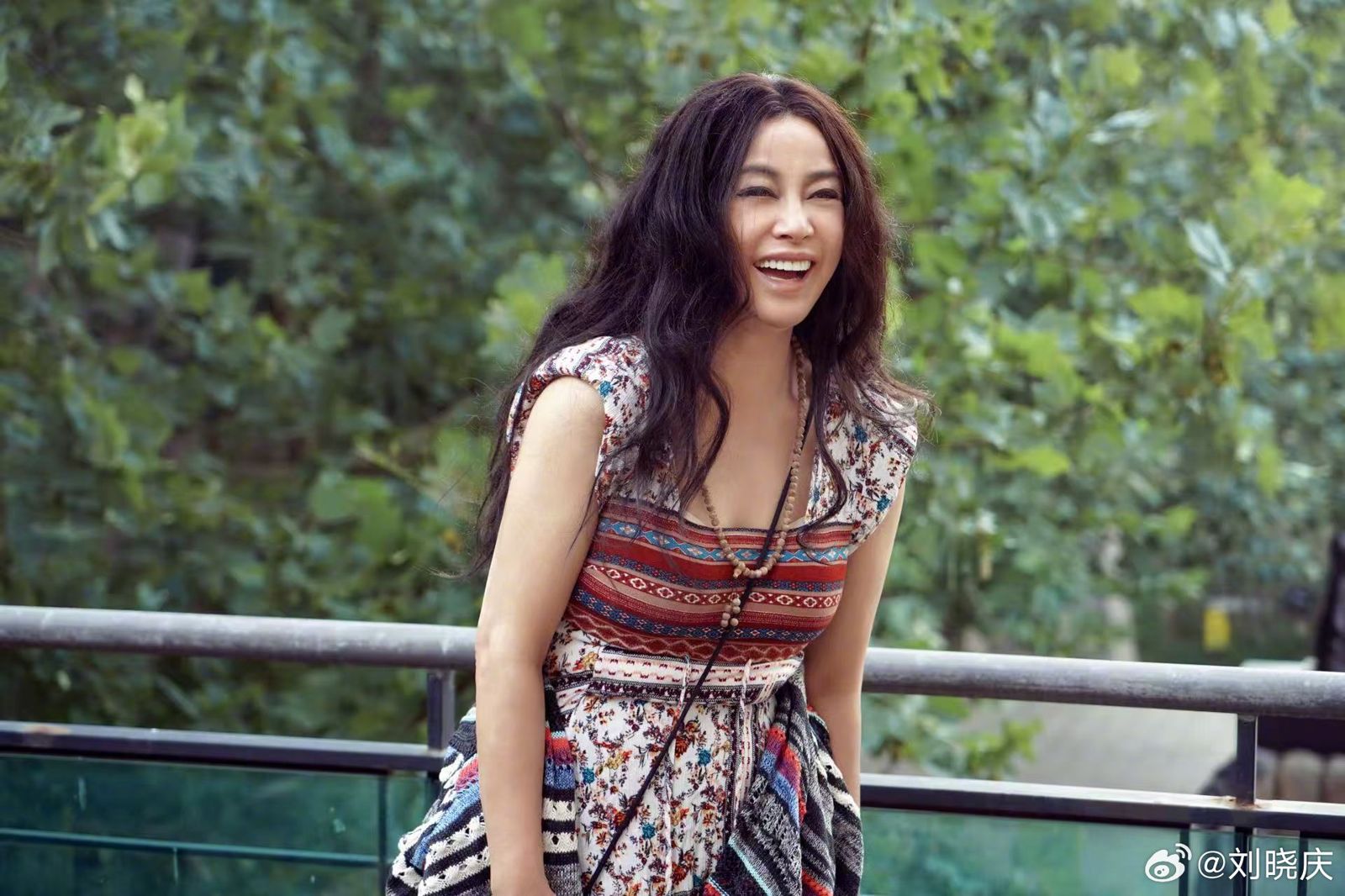 劉曉慶2013年迎來第四任丈夫，婚後生活穩定，總算找到幸福。（翻攝自微博）