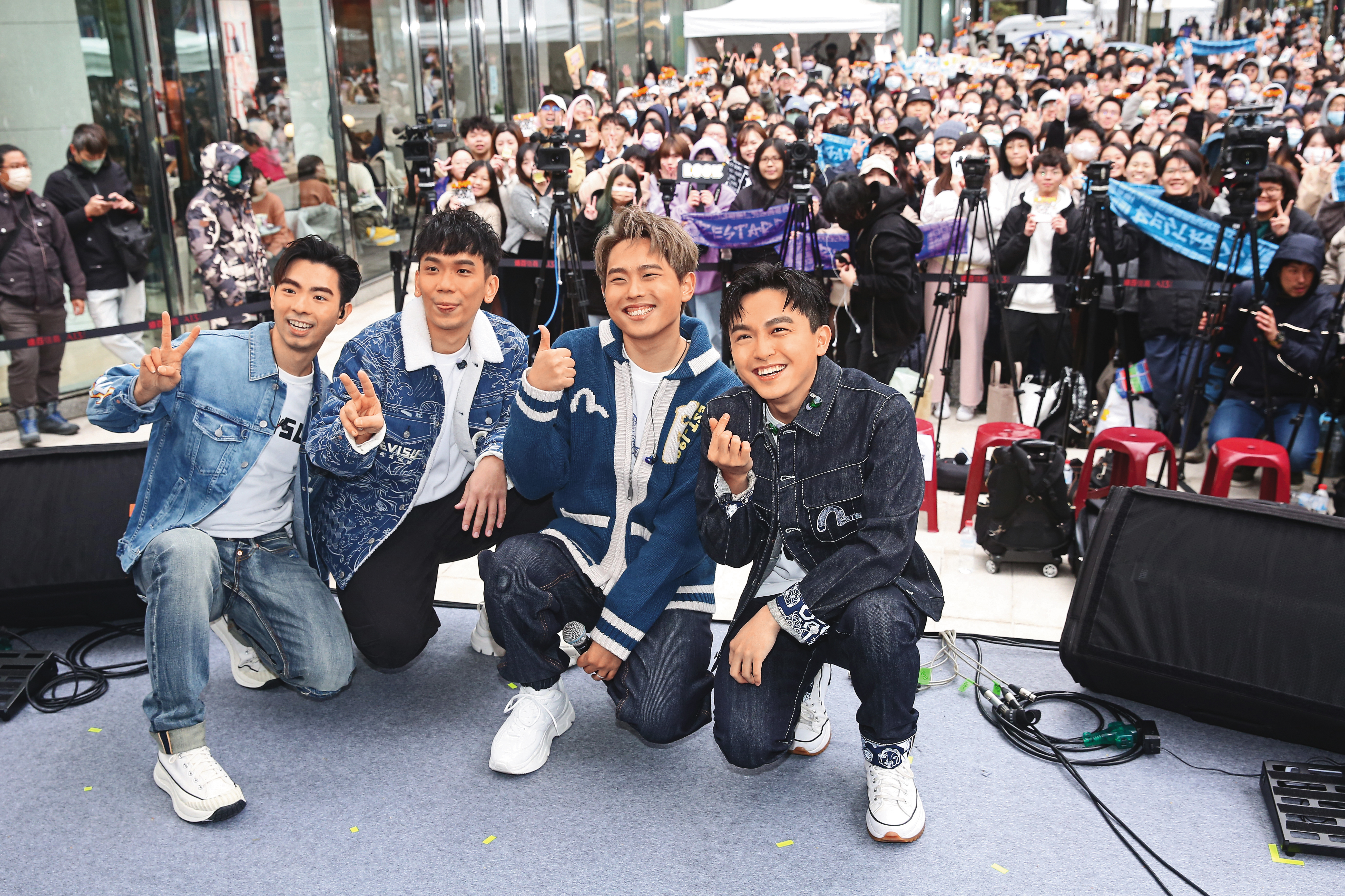 理想混蛋推出第3張專輯《半熟理想Sunny-Side Up》，其中〈離開的一路上〉成了新夯曲，更在YouTube上累積約3,300萬次點閱。