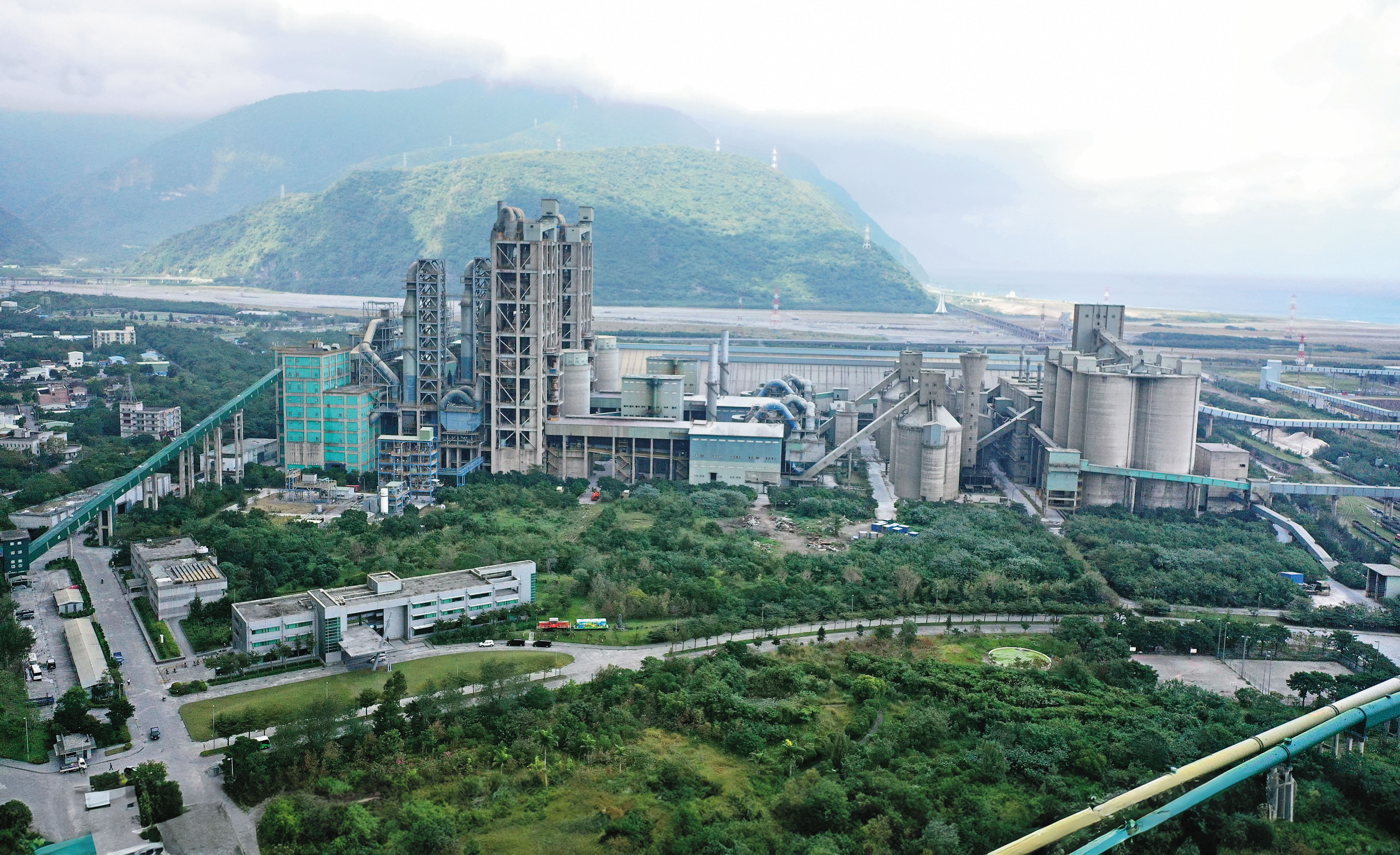 近來因進口水泥爭議，台泥與環泥親上火線。