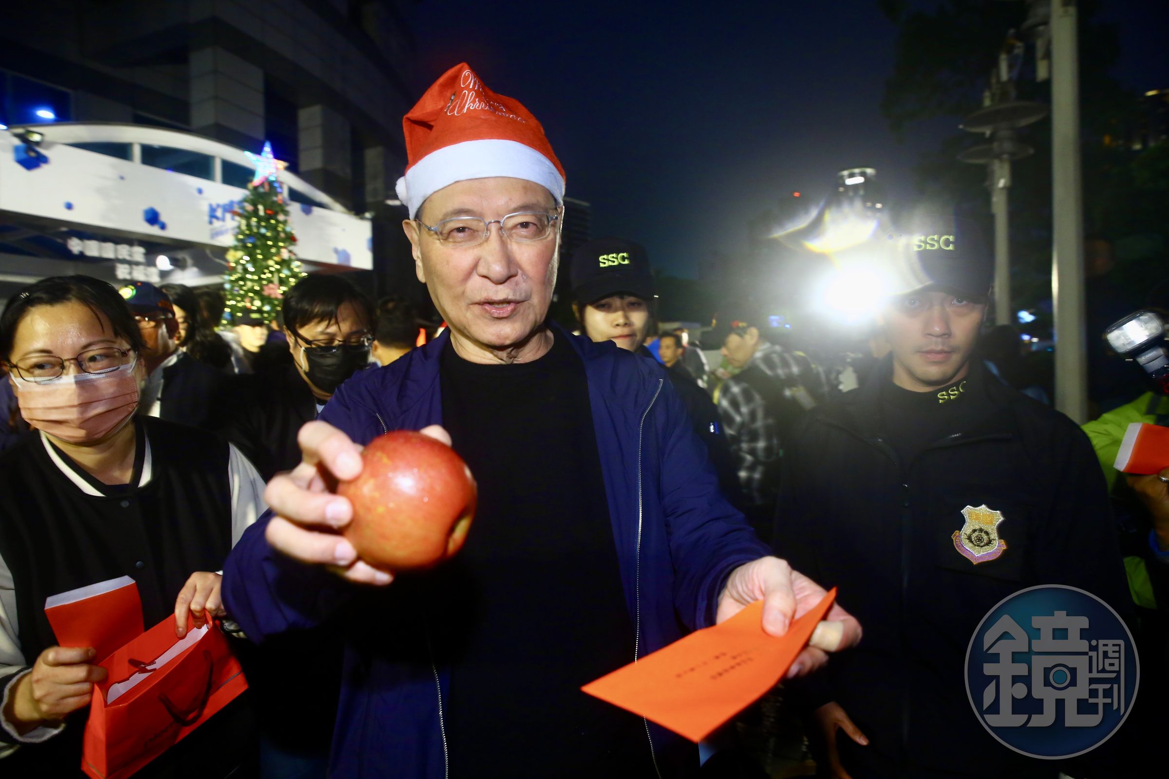 趙少康與侯友宜搭檔代表國民黨競選2024正副總統,卻傳出有韓粉要分裂投票,將總統票改投民眾黨柯文哲。