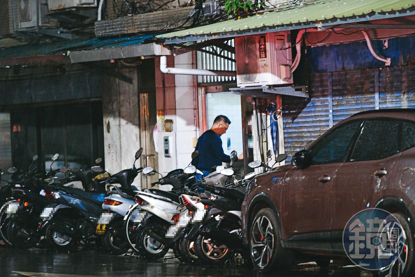 2024.12.23 19:54 徐宏民（圖）停好車後，也熟門熟路地上樓進入高女住處