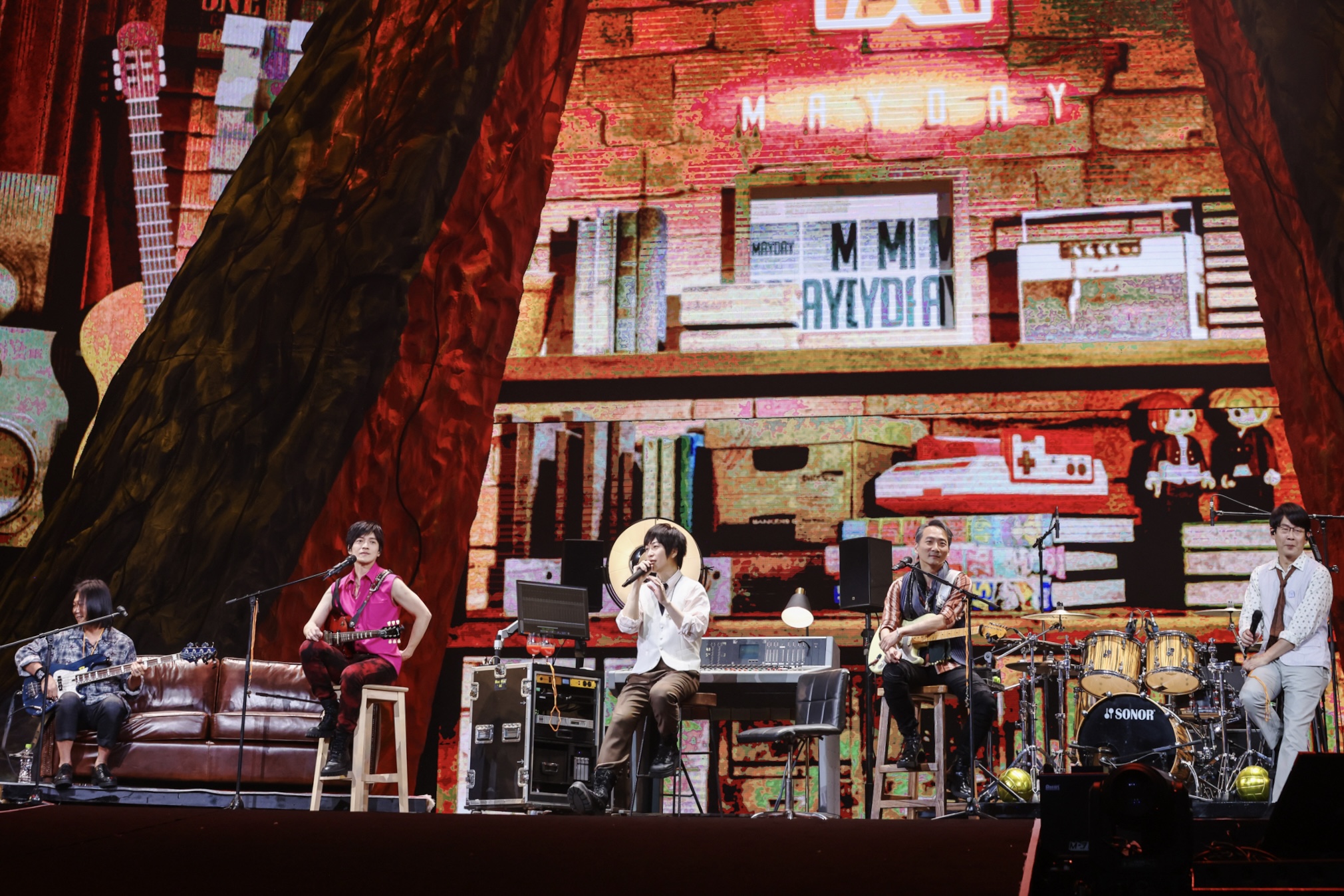 五月天石頭日前身體出狀況休養，超犀利趴回歸合體，5人聚在一起開黃腔讓粉絲笑到要瘋掉。（相信音樂提供）