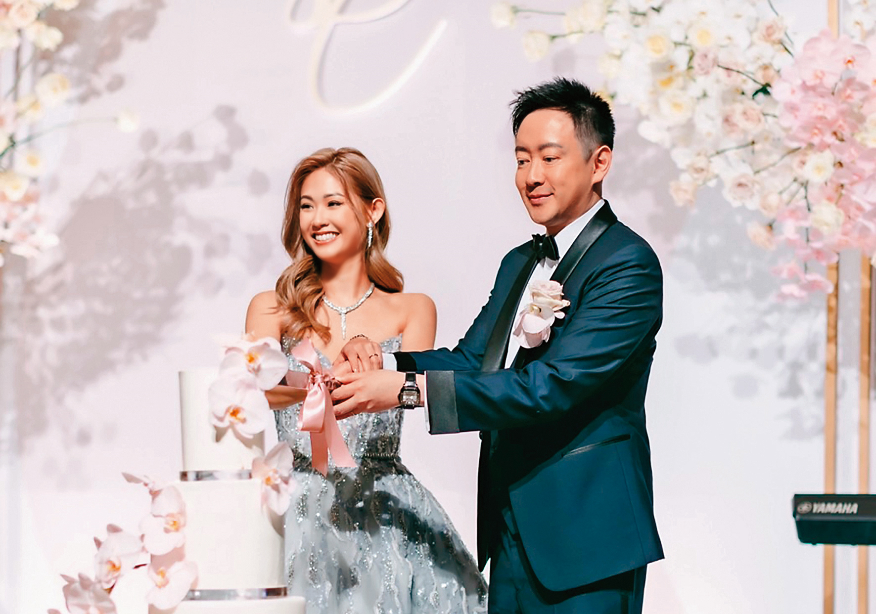 身為板橋林家最後一個黃金單身漢，林知蔚（右）終於成婚，對象是交往多年的17平台網路明星盧芃宇（左）。（讀者提供）