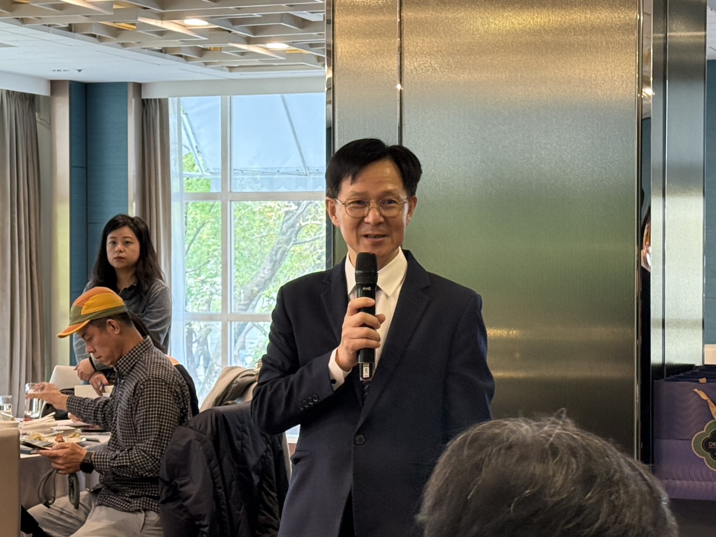 聖暉業務佈局多元，包含封測、晶圓代工、資料中心、醫療、物流等領域都有所著墨，藉此分散重押單一市場風險。（圖為聖暉總經理賴銘崑）