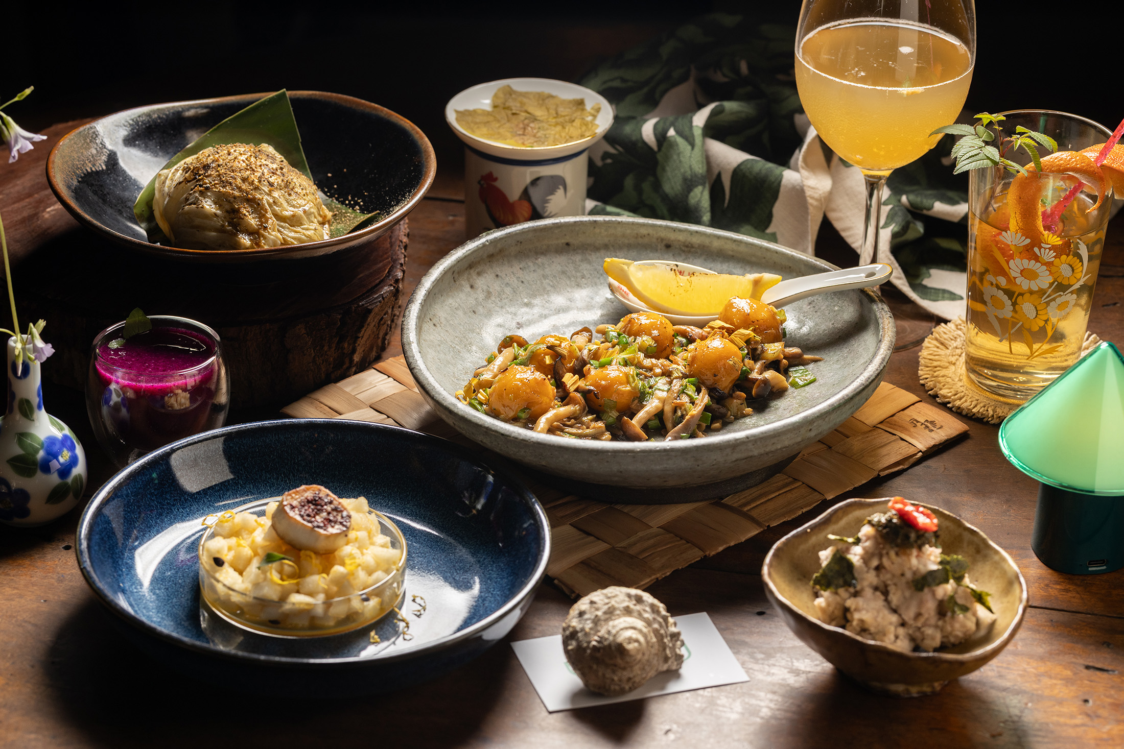 位於竹北高鐵特區旁的「monsoon」餐廳，大膽以純植物食材詮釋新客家料理，讓美味、健康及永續成為客家菜的日常。